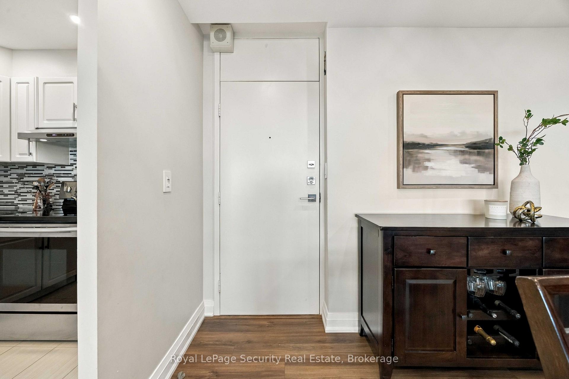 Photo 3 of Unit 1504, 250 Scarlett Road, Toronto, Rockcliffe-Smythe — HOMEH