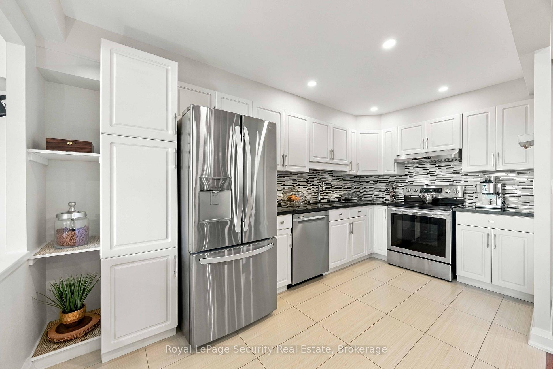 Photo 8 of Unit 1504, 250 Scarlett Road, Toronto, Rockcliffe-Smythe — HOMEH