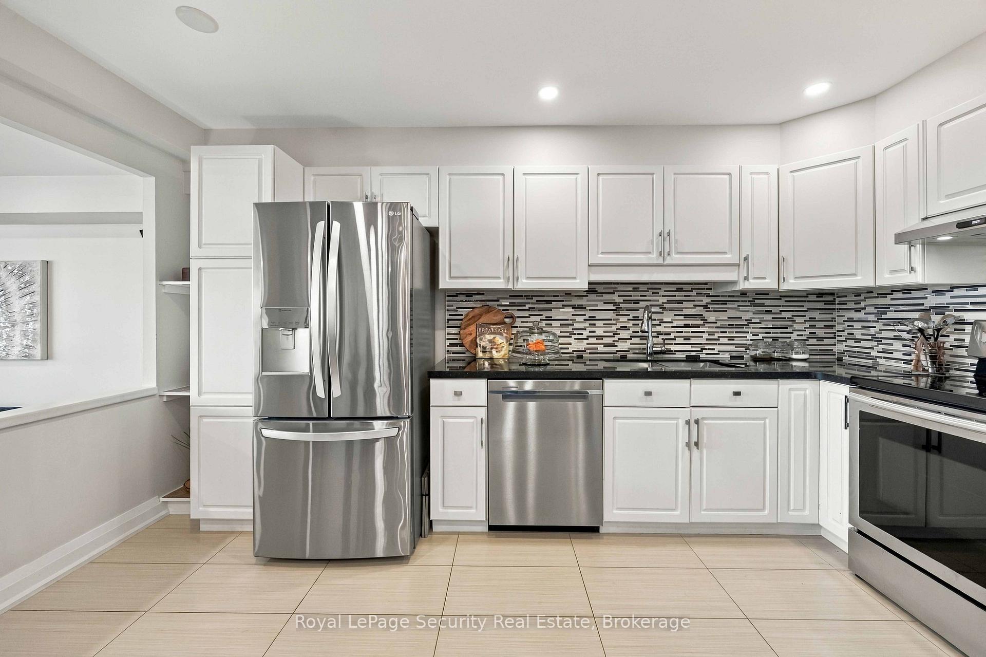 Photo 9 of Unit 1504, 250 Scarlett Road, Toronto, Rockcliffe-Smythe — HOMEH