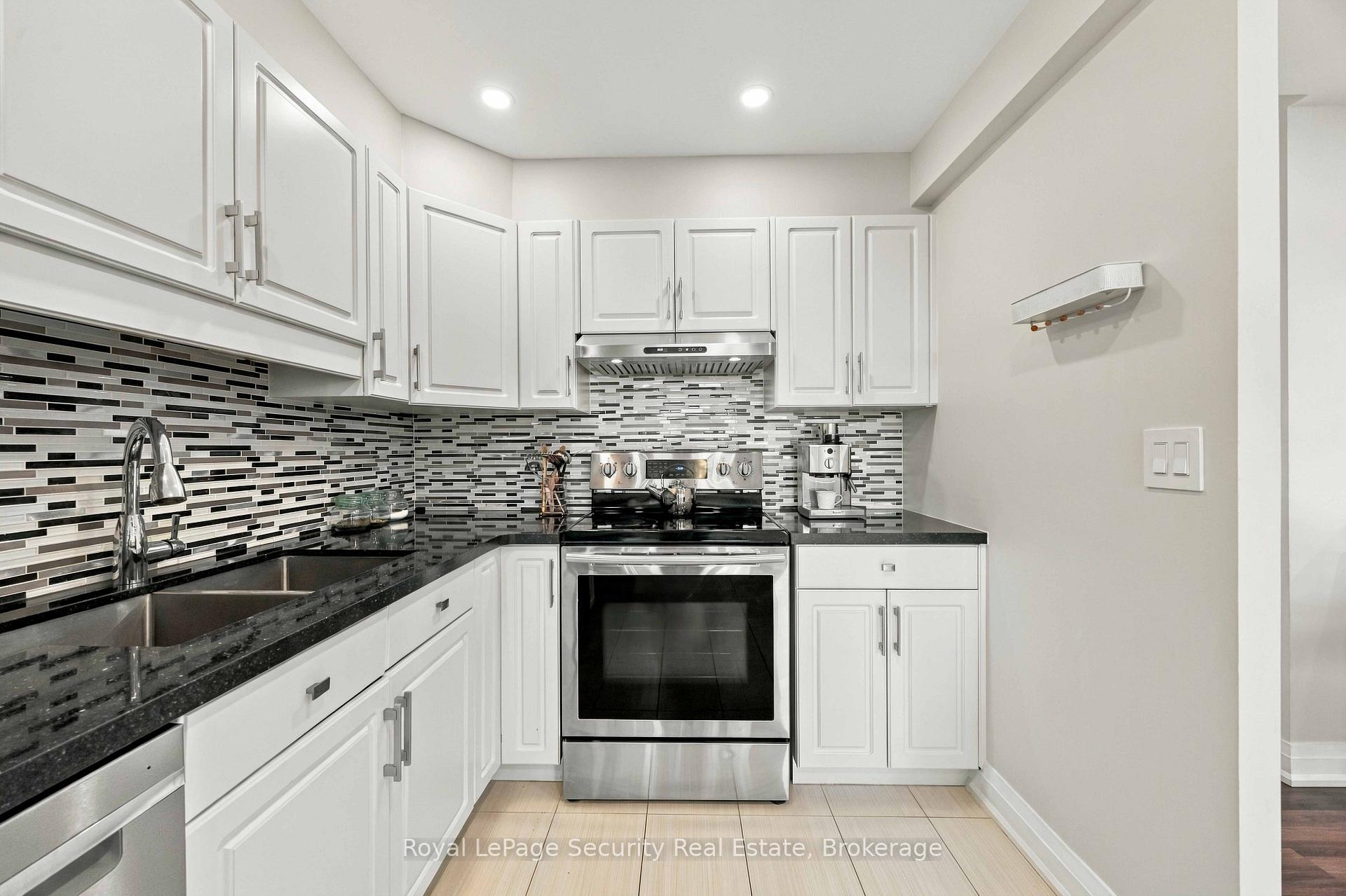 Photo 10 of Unit 1504, 250 Scarlett Road, Toronto, Rockcliffe-Smythe — HOMEH