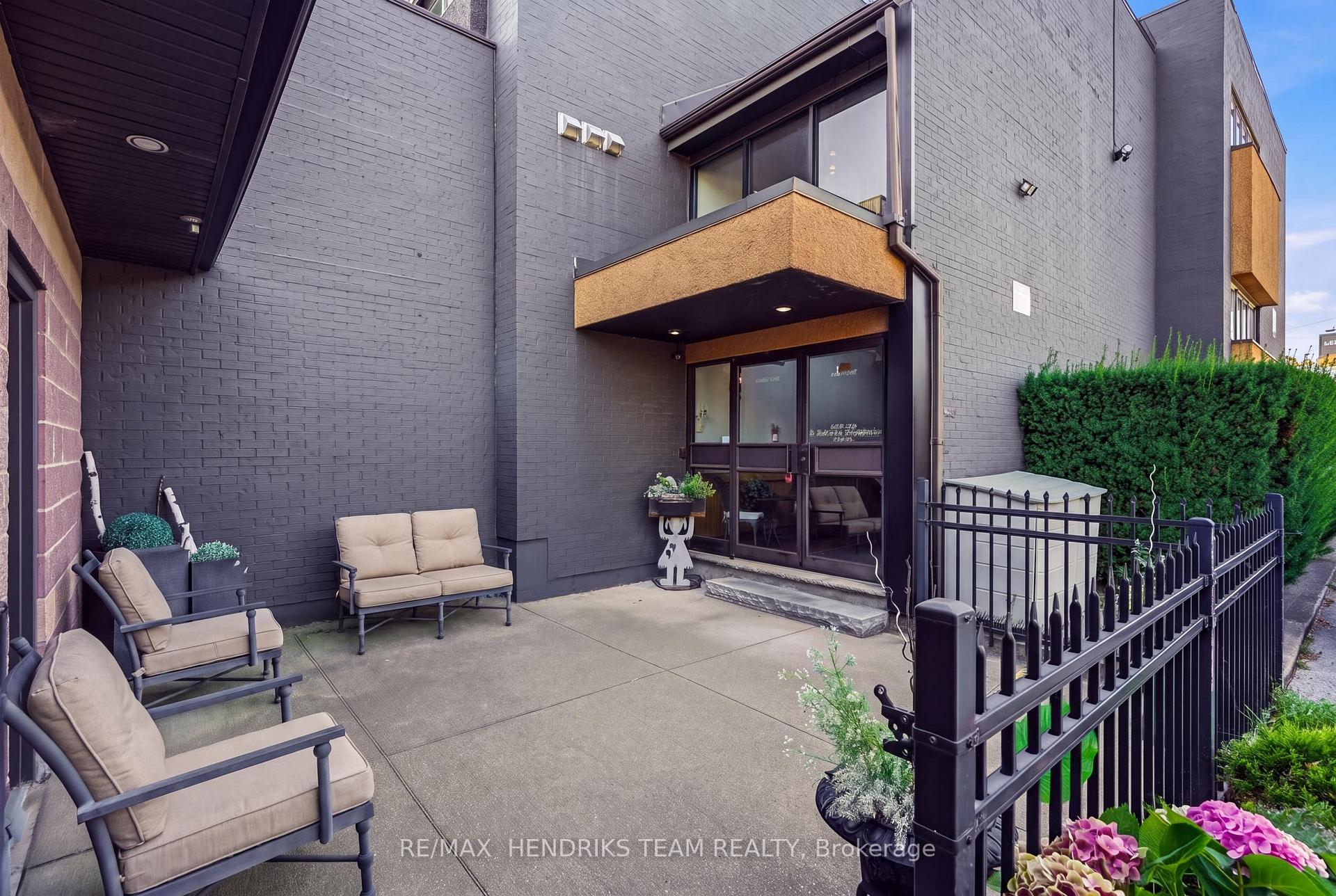 Photo 2 of Unit Upper Floor (2A), 320 Vine Street, St. Catharines, Carlton/Bunting — HOMEH