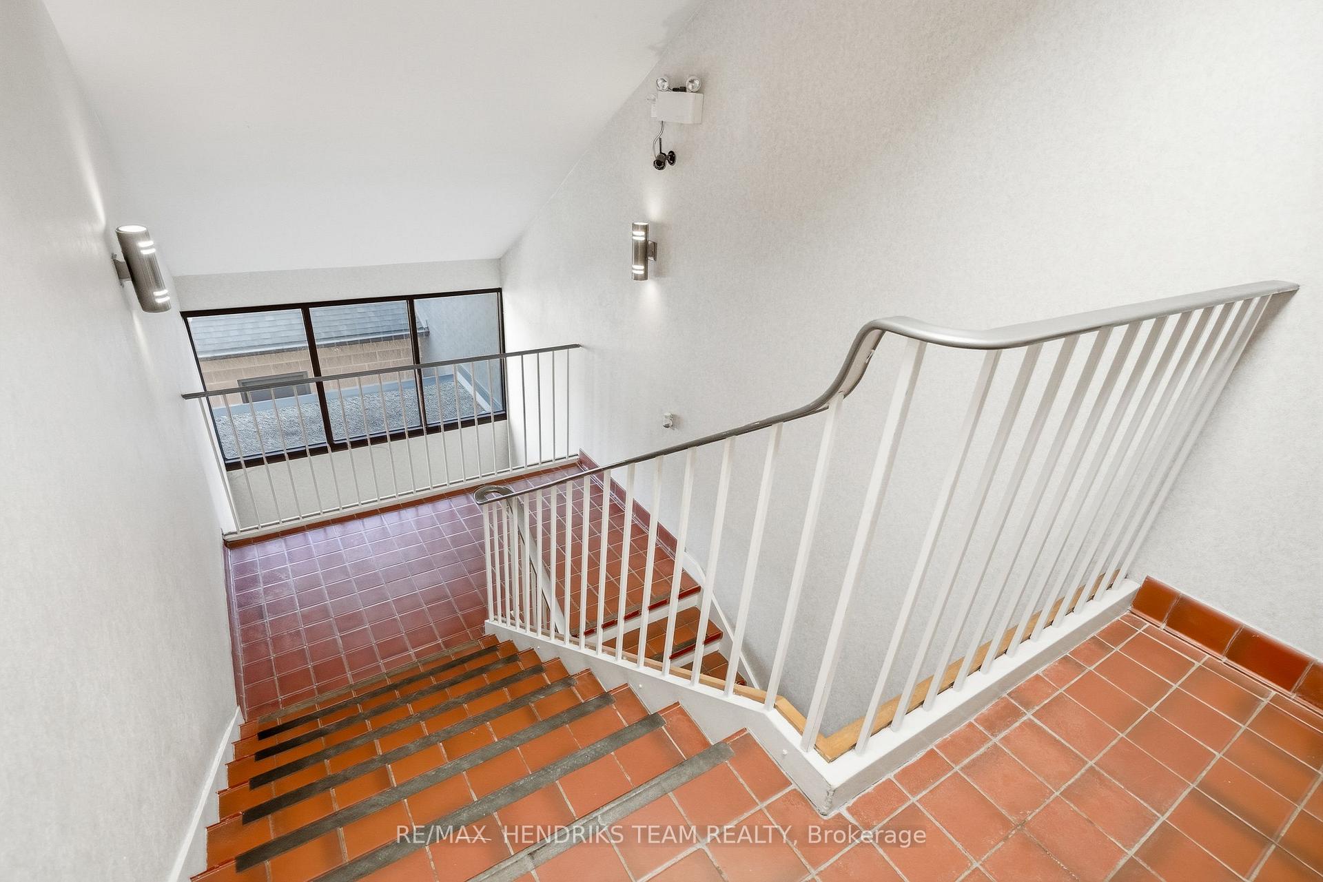 Photo 4 of Unit Upper Floor (2A), 320 Vine Street, St. Catharines, Carlton/Bunting — HOMEH