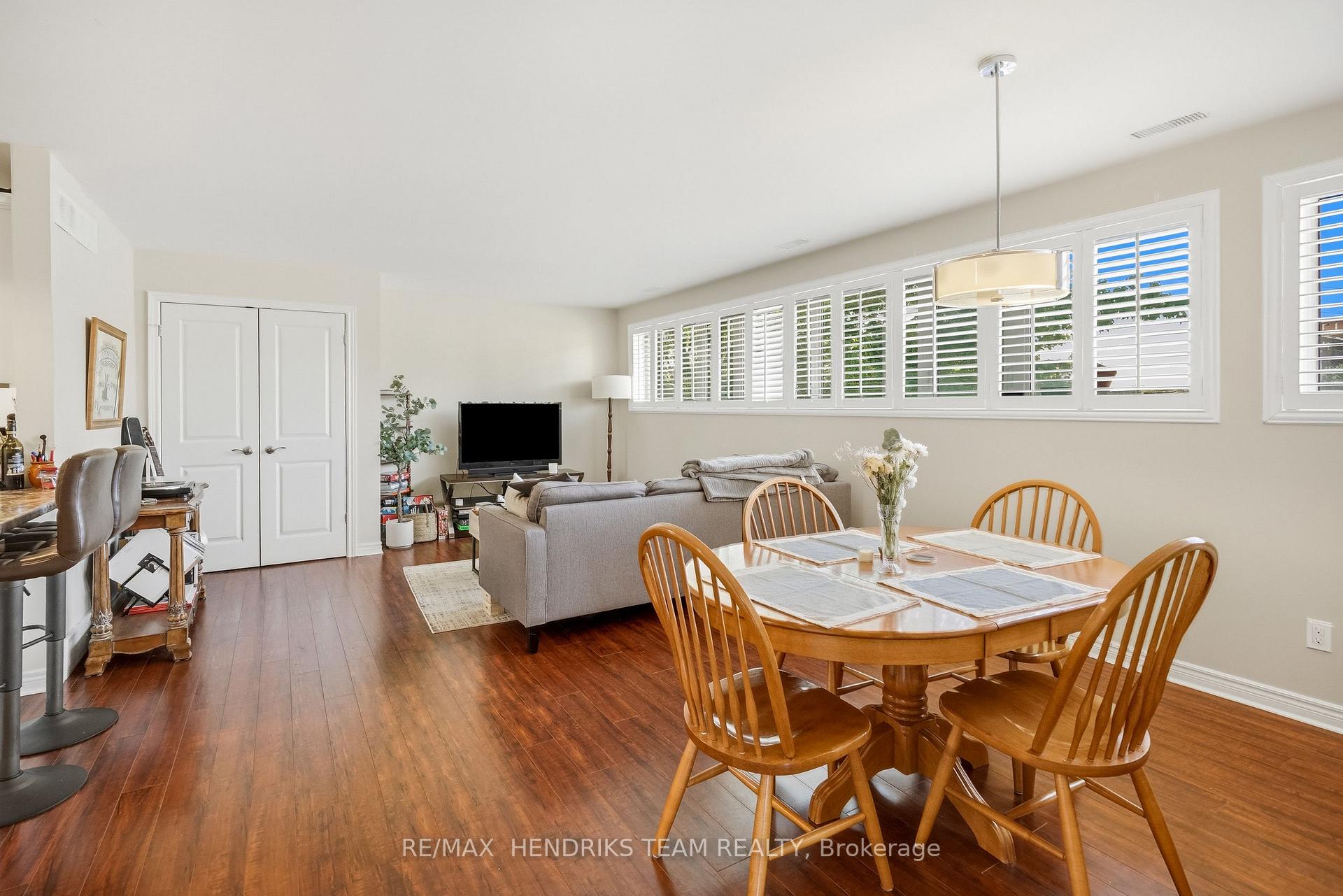 Photo 8 of Unit Upper Floor (2A), 320 Vine Street, St. Catharines, Carlton/Bunting — HOMEH