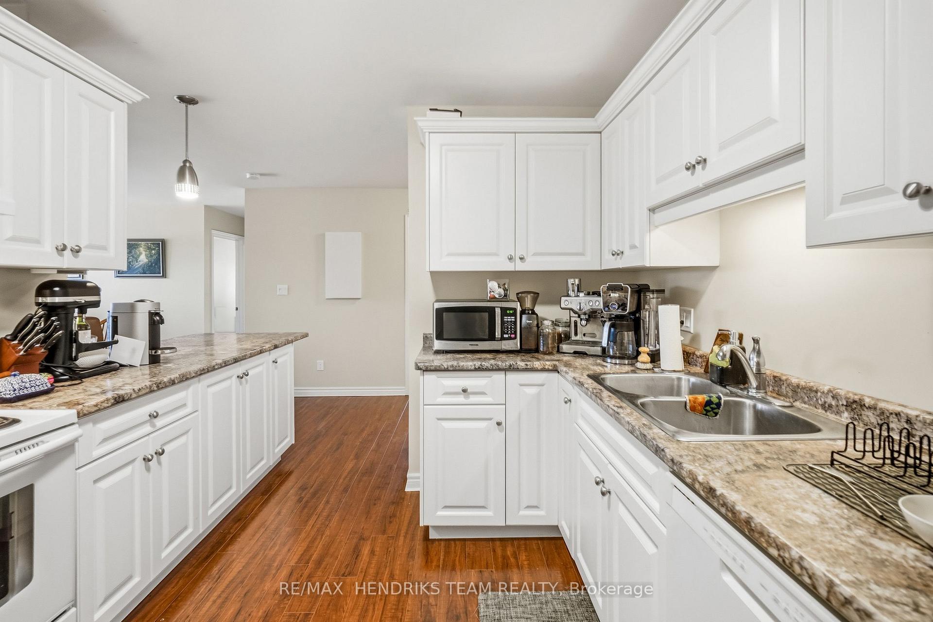 Photo 10 of Unit Upper Floor (2A), 320 Vine Street, St. Catharines, Carlton/Bunting — HOMEH