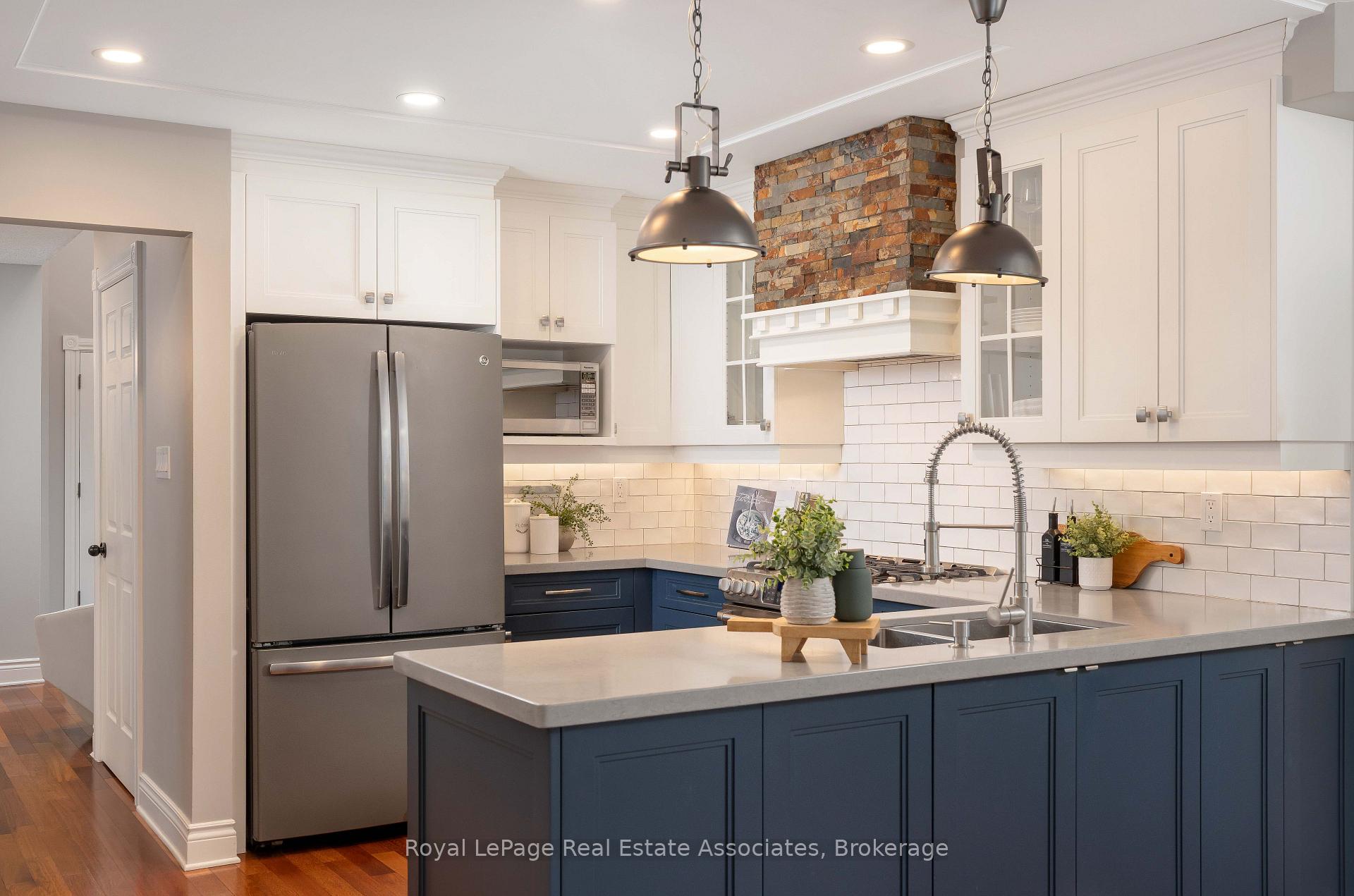Photo 3 of 2253 Towne Boulevard, Oakville, River Oaks — HOMEH
