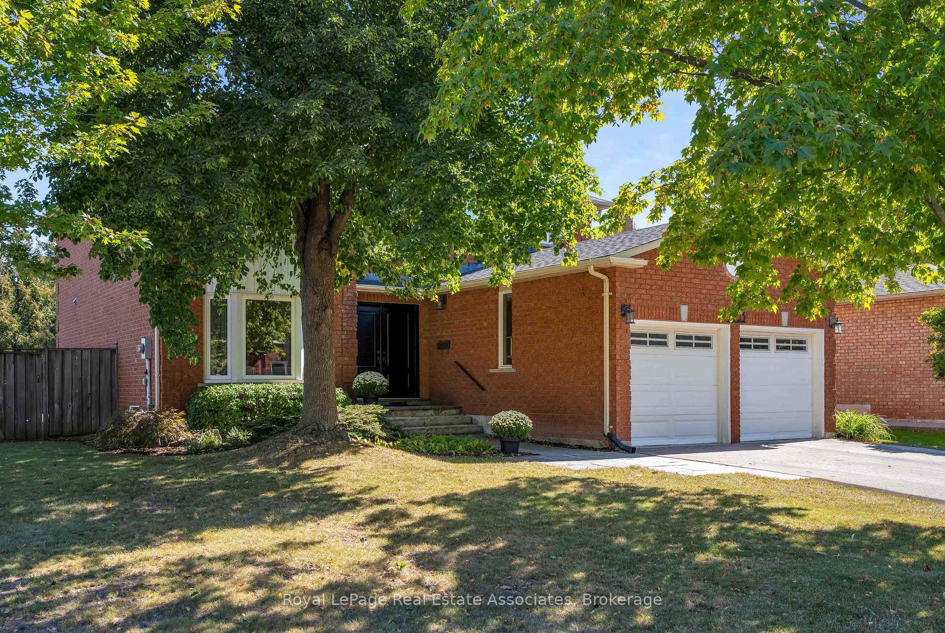 Photo 4 of 2253 Towne Boulevard, Oakville, River Oaks — HOMEH