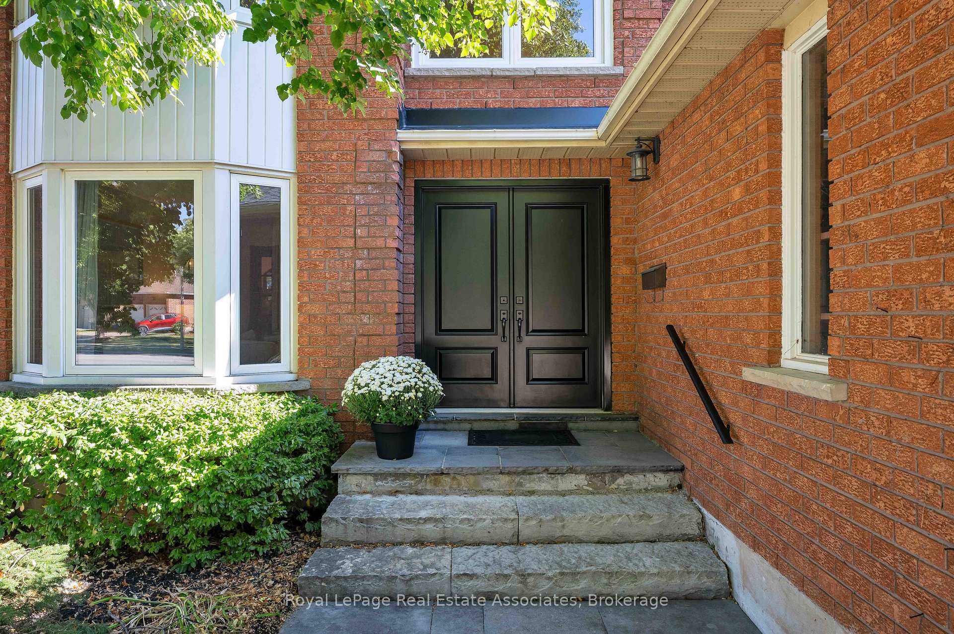 Photo 5 of 2253 Towne Boulevard, Oakville, River Oaks — HOMEH
