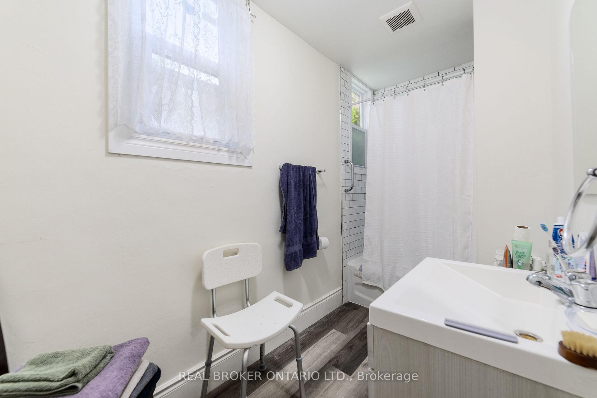 Photo 15 of 188-190 Caroline Street S, Hamilton, Durand — HOMEH