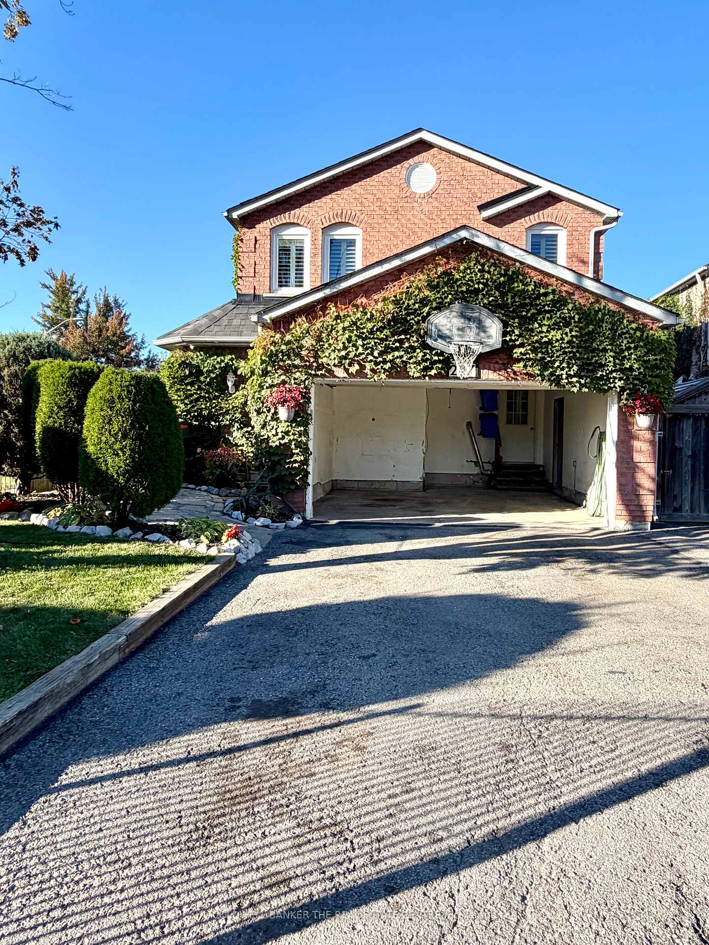 Photo 3 of 227 Hickling Trail, Barrie, Grove East — HOMEH