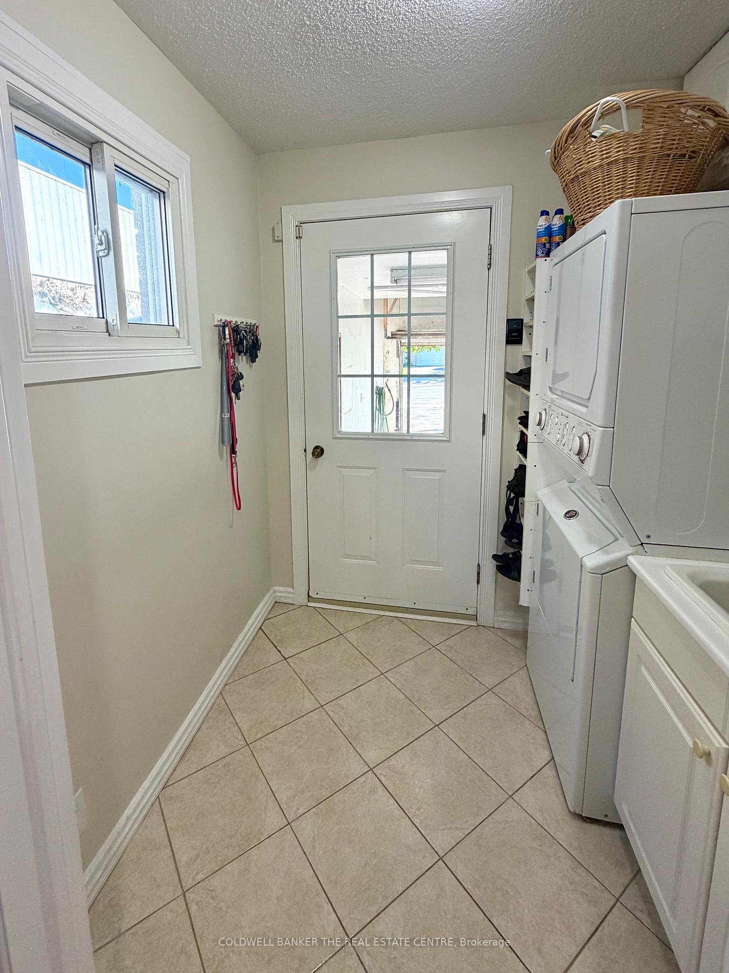 Photo 14 of 227 Hickling Trail, Barrie, Grove East — HOMEH