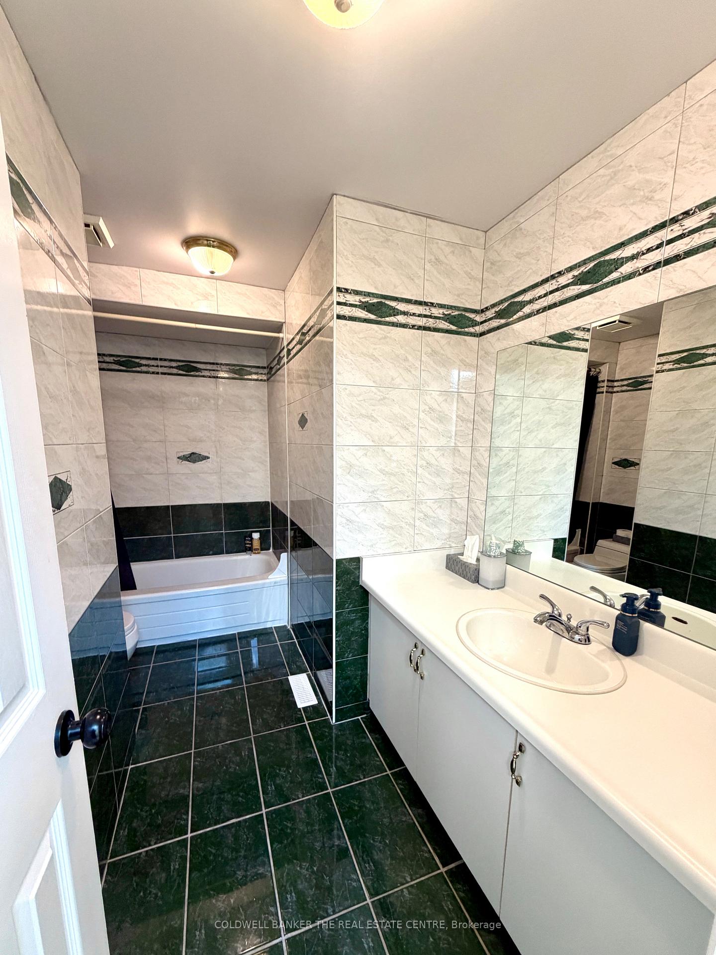 Photo 22 of 227 Hickling Trail, Barrie, Grove East — HOMEH