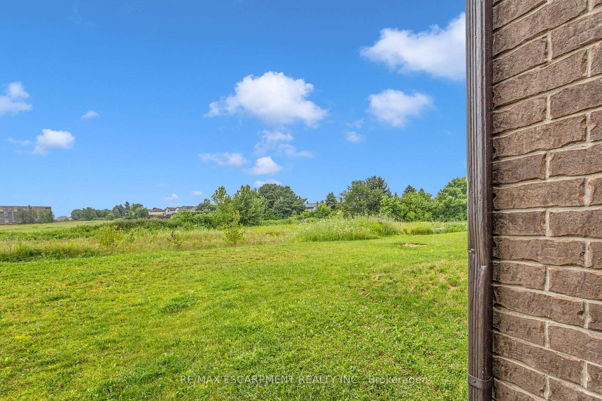 Photo 4 of 1318 Caen Avenue, Woodstock, Woodstock - North — HOMEH