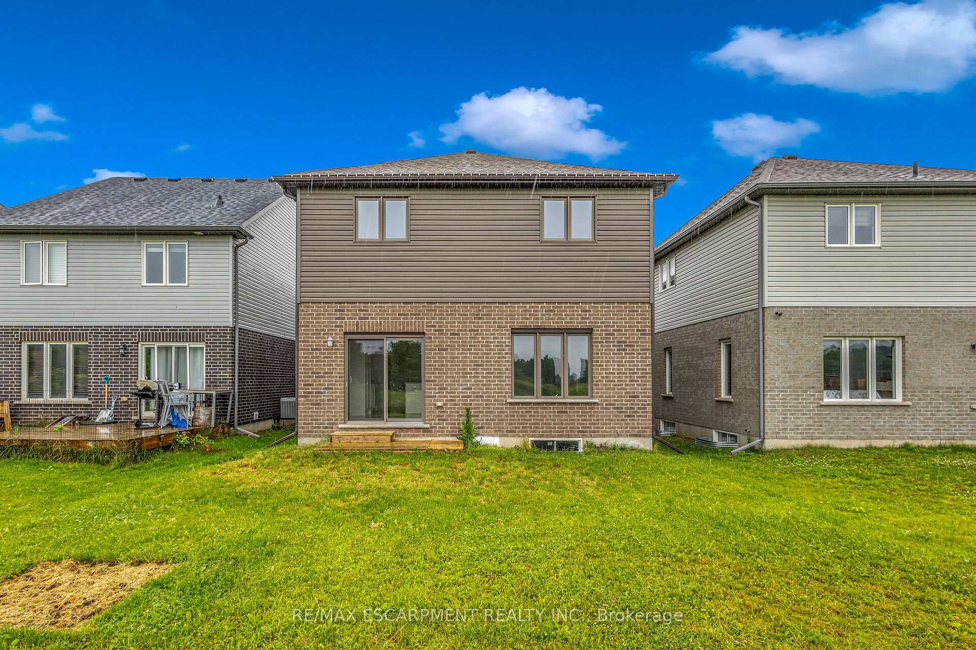 Photo 5 of 1318 Caen Avenue, Woodstock, Woodstock - North — HOMEH