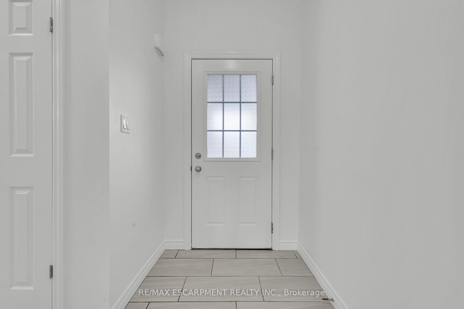 Photo 6 of 1318 Caen Avenue, Woodstock, Woodstock - North — HOMEH