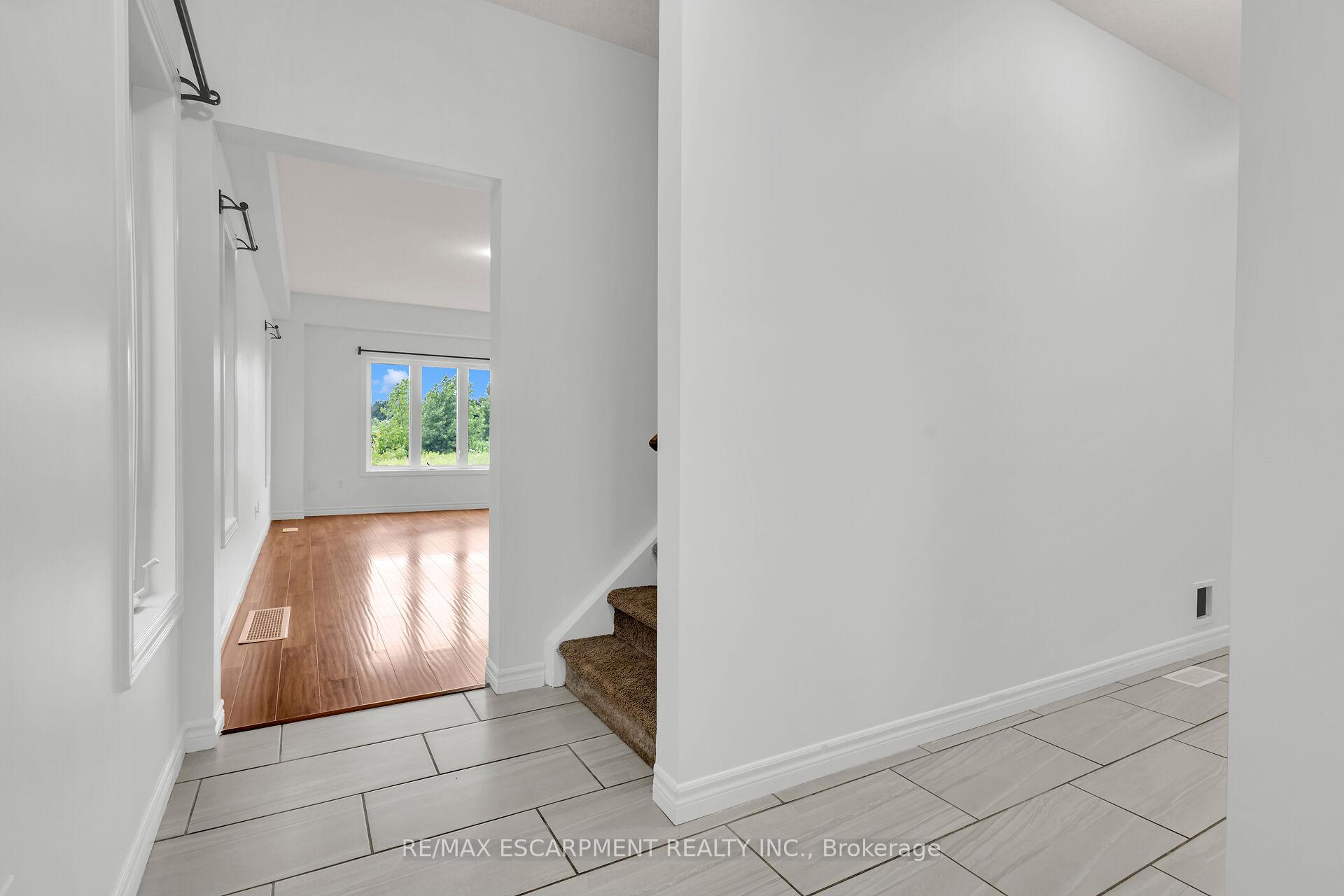 Photo 7 of 1318 Caen Avenue, Woodstock, Woodstock - North — HOMEH