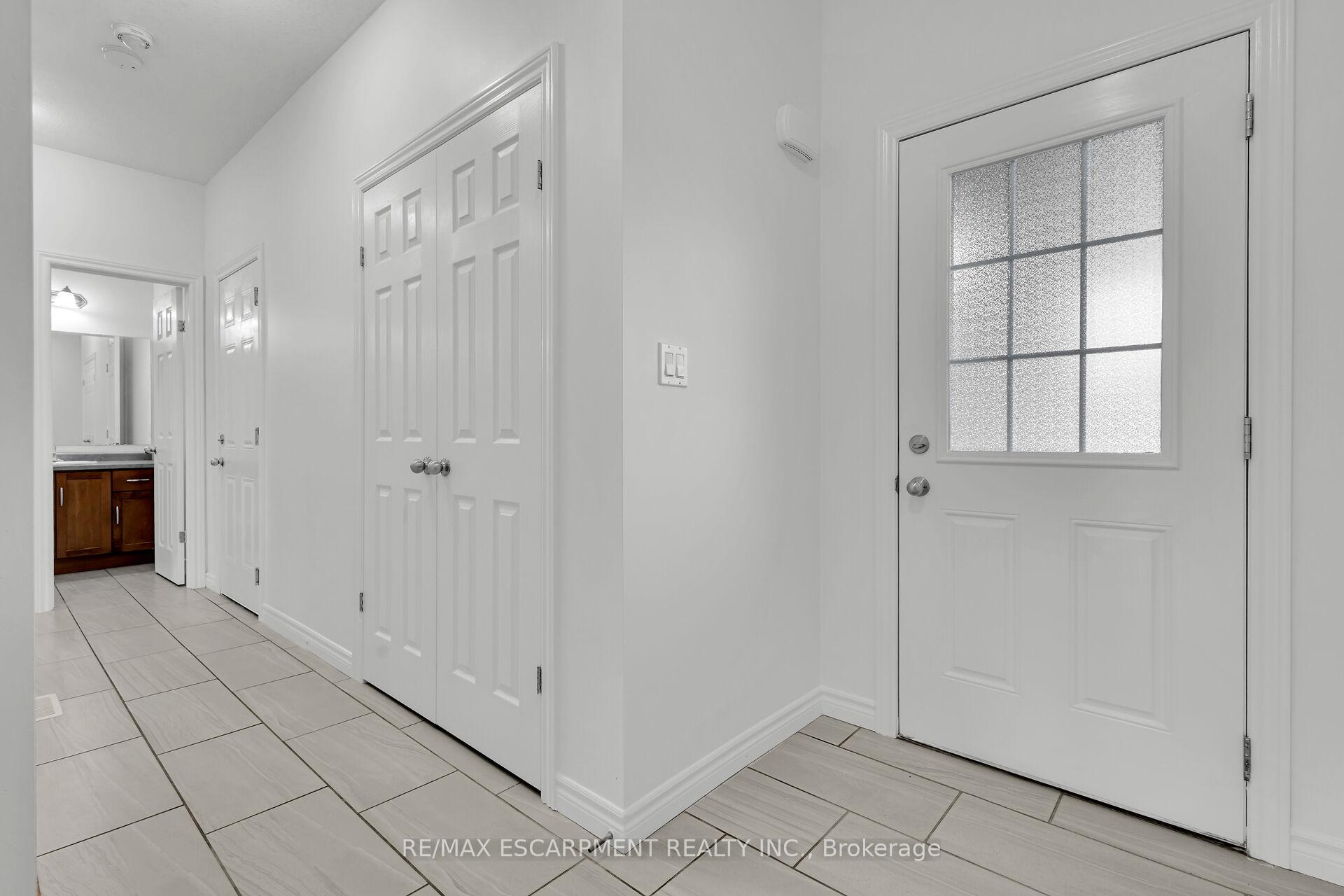 Photo 8 of 1318 Caen Avenue, Woodstock, Woodstock - North — HOMEH