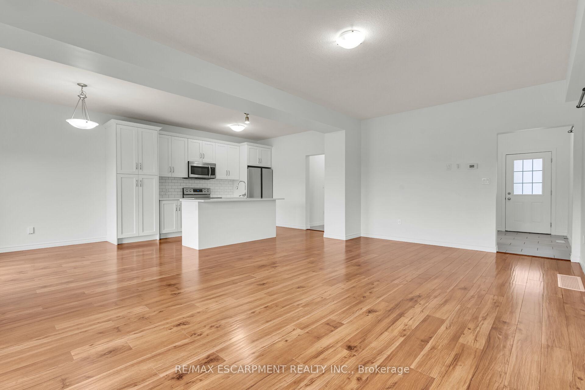 Photo 11 of 1318 Caen Avenue, Woodstock, Woodstock - North — HOMEH