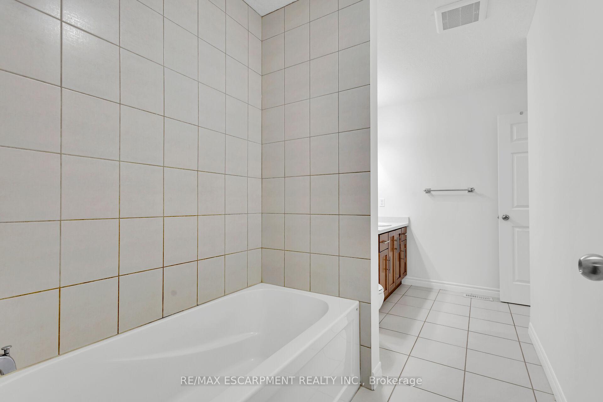 Photo 26 of 1318 Caen Avenue, Woodstock, Woodstock - North — HOMEH