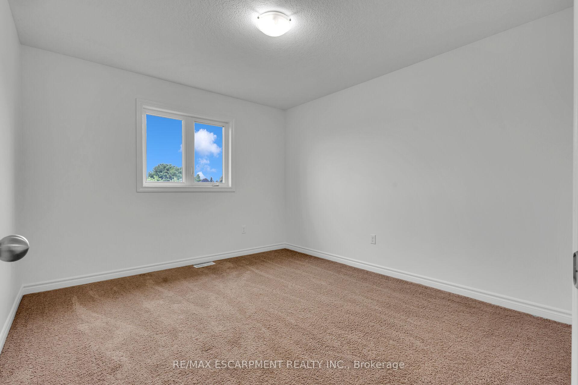 Photo 32 of 1318 Caen Avenue, Woodstock, Woodstock - North — HOMEH