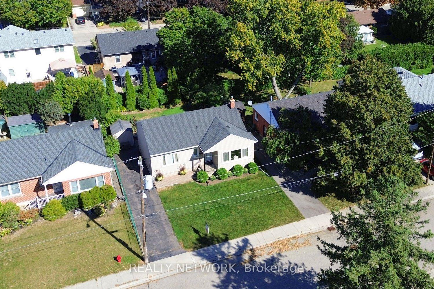 Photo 2 of 31 Kemp Drive, Hamilton, Dundas — HOMEH