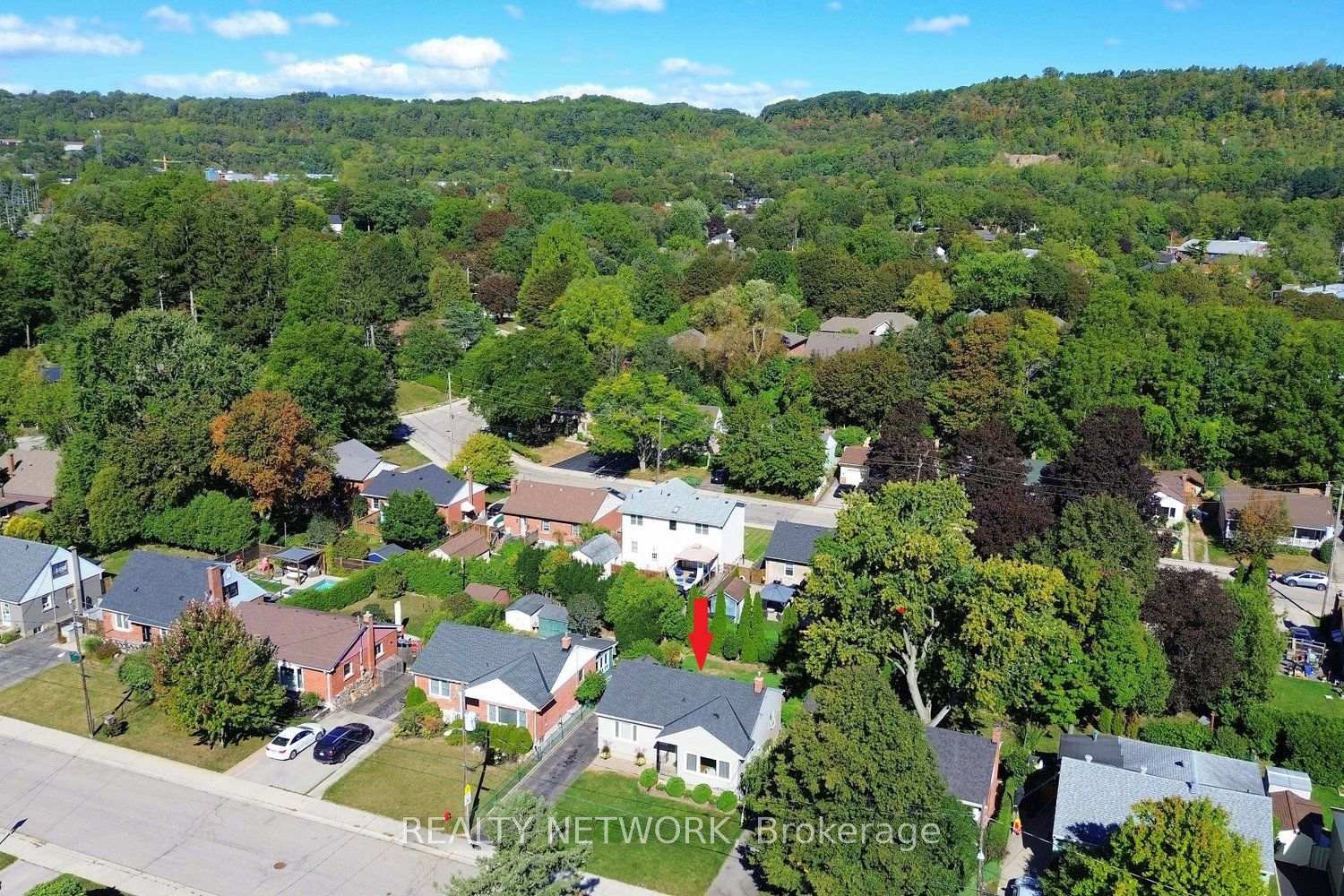 Photo 3 of 31 Kemp Drive, Hamilton, Dundas — HOMEH