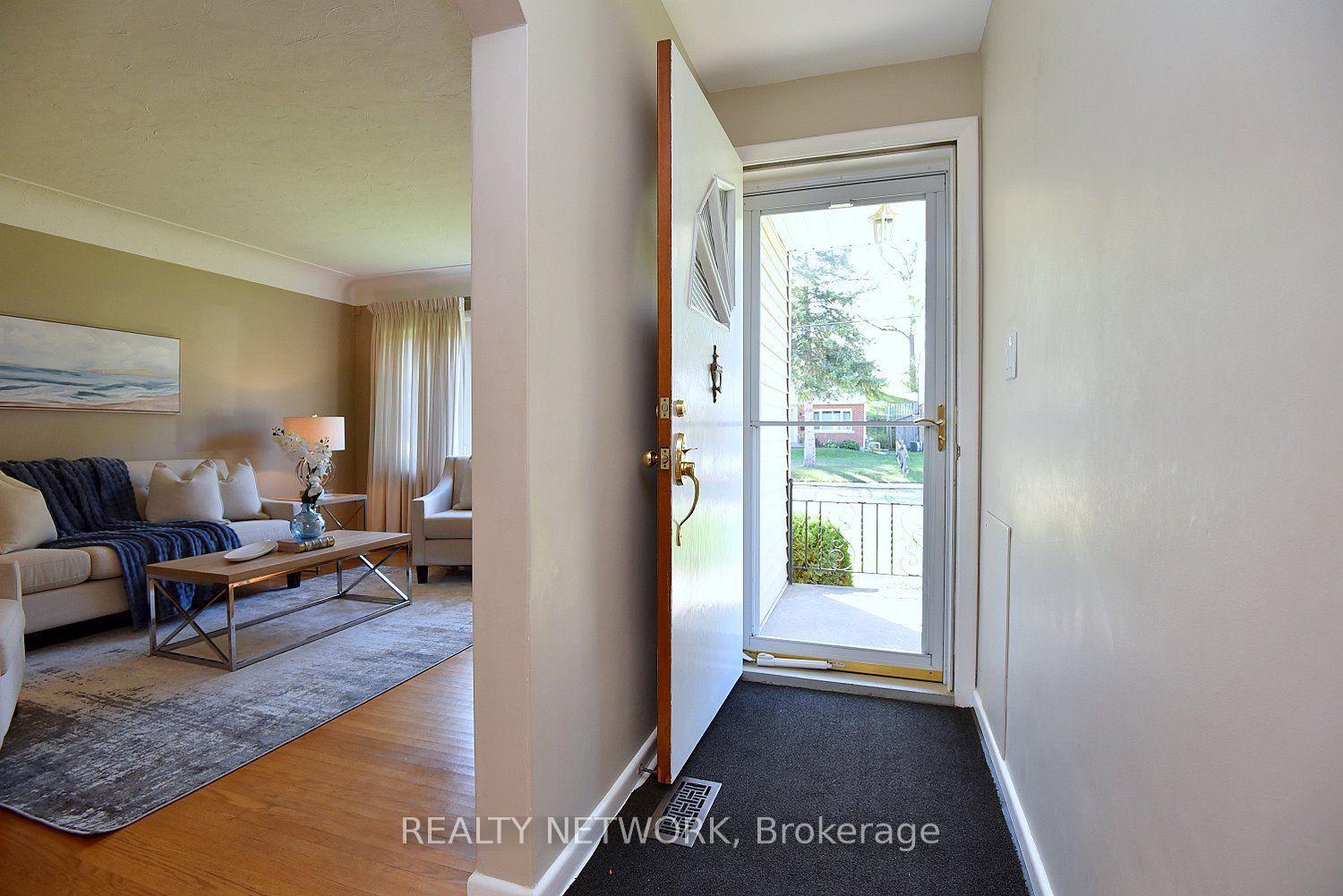Photo 12 of 31 Kemp Drive, Hamilton, Dundas — HOMEH