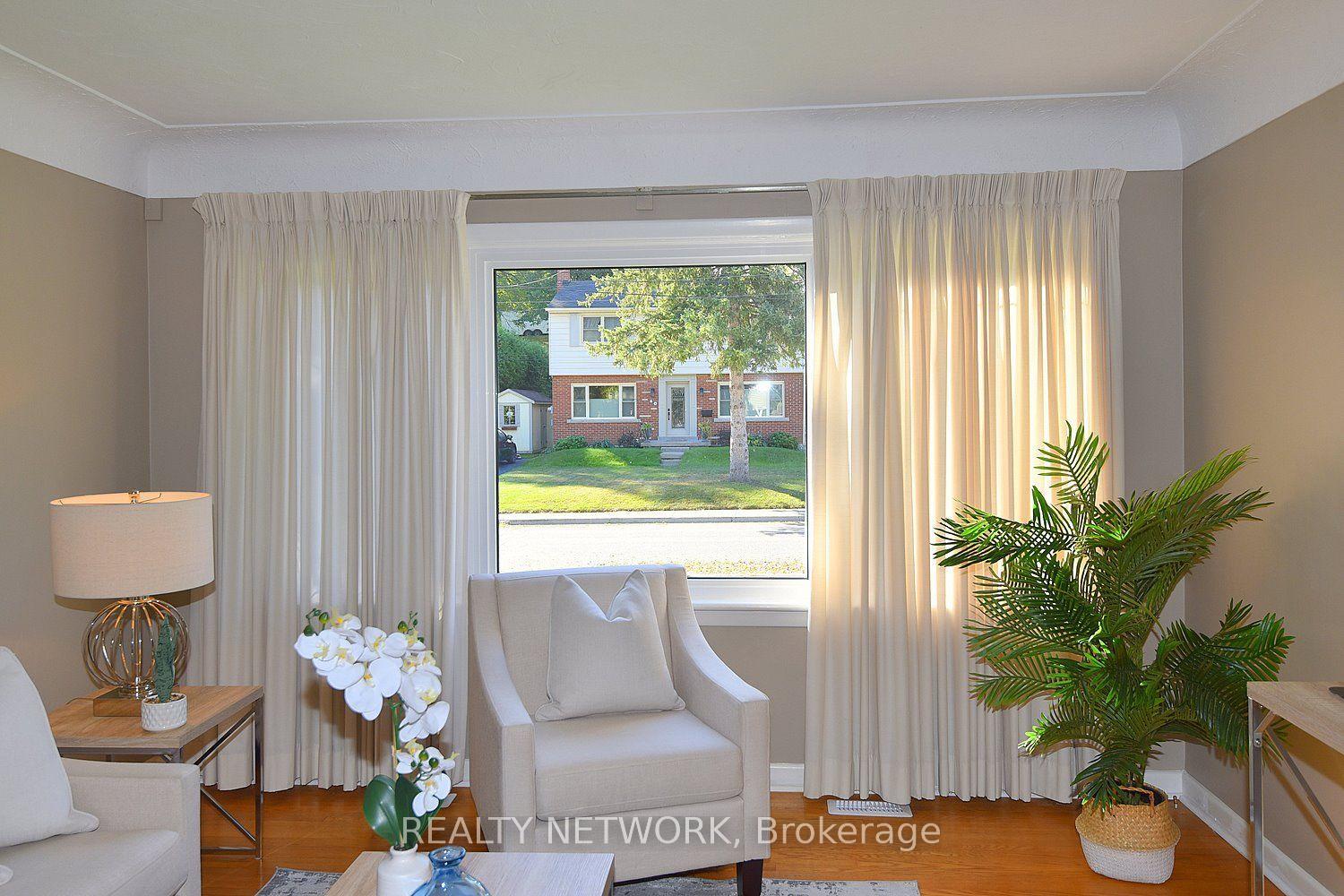 Photo 15 of 31 Kemp Drive, Hamilton, Dundas — HOMEH