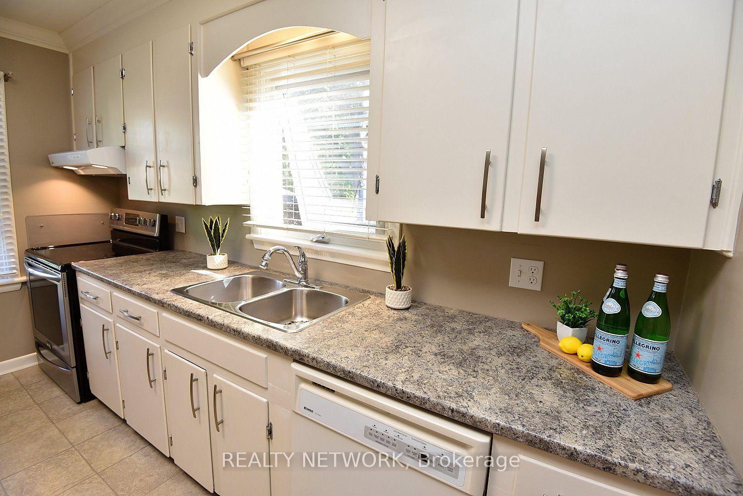 Photo 17 of 31 Kemp Drive, Hamilton, Dundas — HOMEH