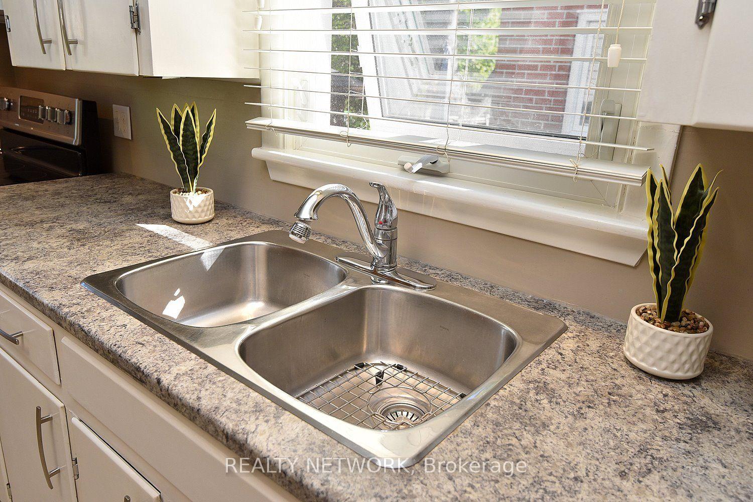 Photo 18 of 31 Kemp Drive, Hamilton, Dundas — HOMEH