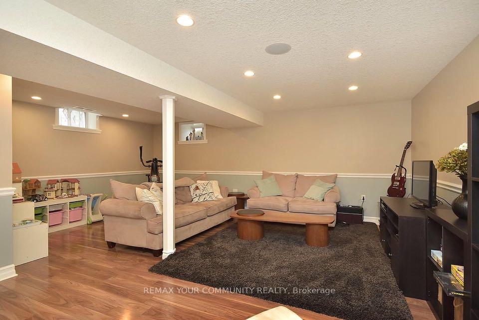Photo 9 of 28 Henderson Crescent, New Tecumseth, Alliston — HOMEH
