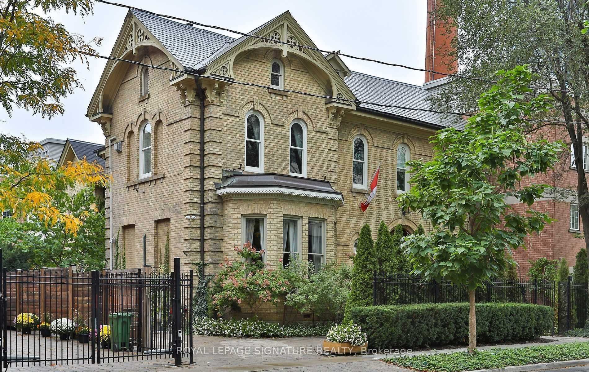 Photo 2 of 4 Wellesley Place, Toronto, Cabbagetown-South St. James Town — HOMEH