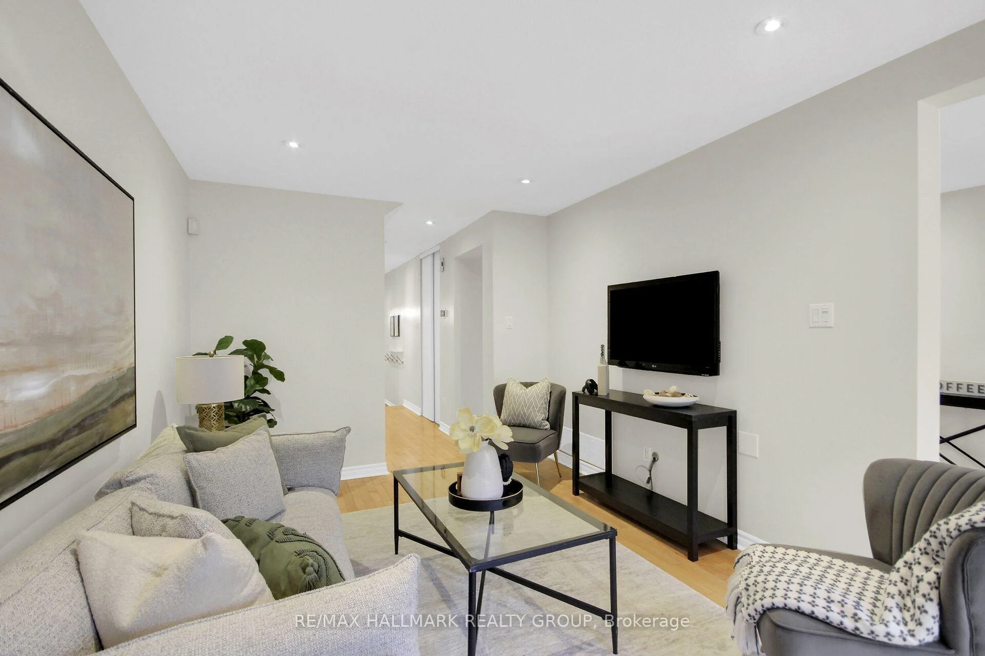 Photo 16 of 57 Ashpark Crescent, Ottawa, Hunt Club Park/Greenboro — HOMEH
