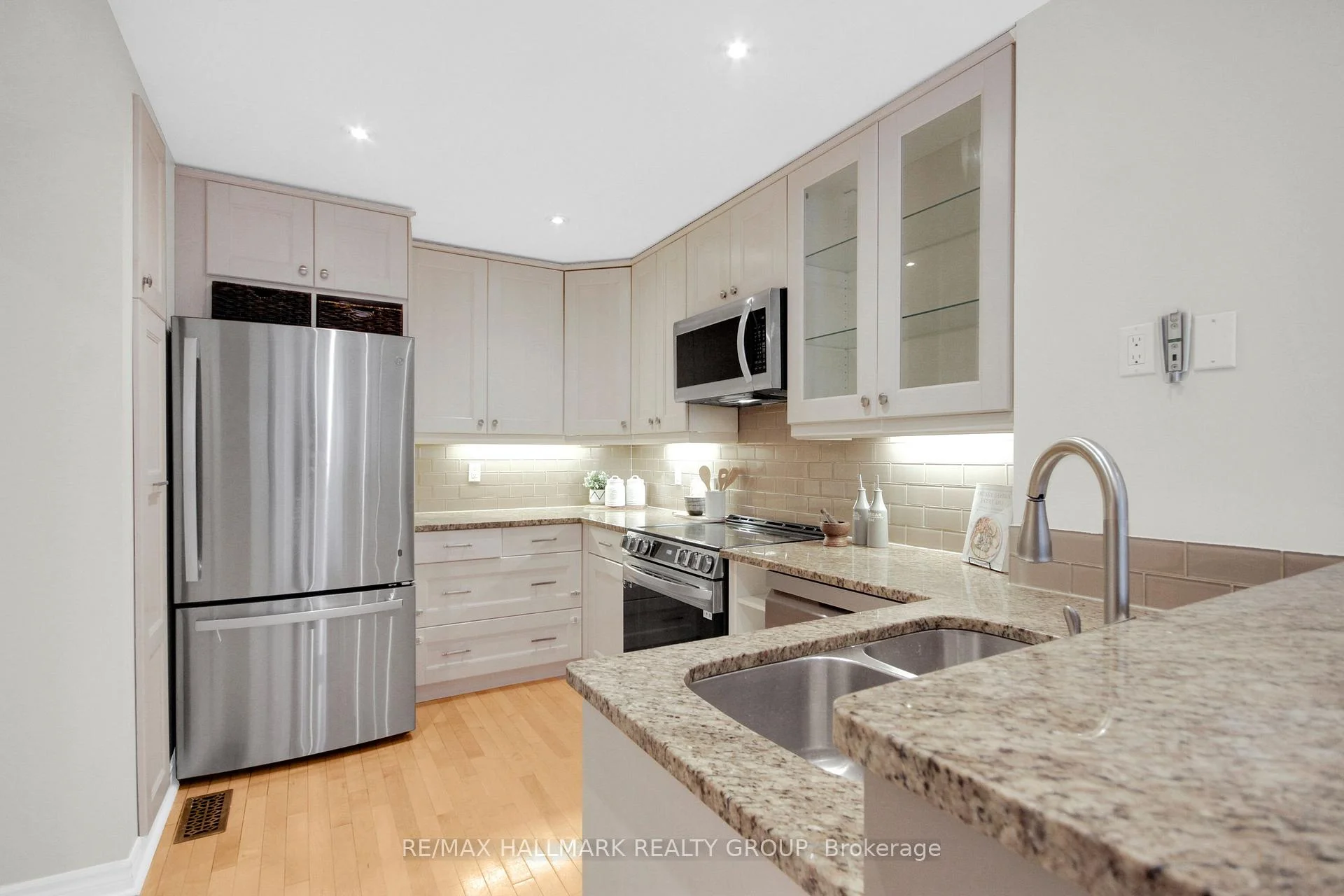 Photo 33 of 57 Ashpark Crescent, Ottawa, Hunt Club Park/Greenboro — HOMEH
