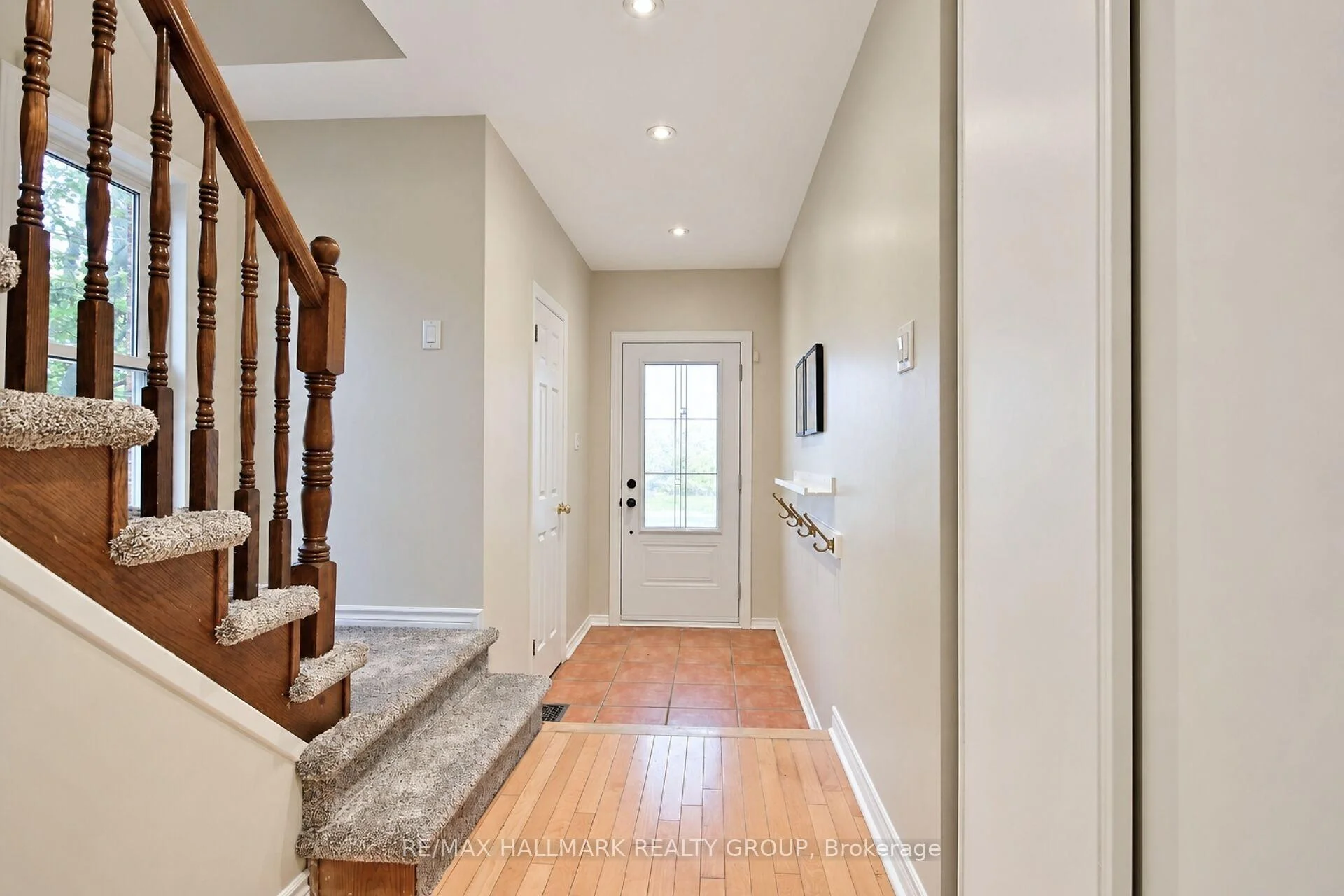 Photo 17 of 57 Ashpark Crescent, Ottawa, Hunt Club Park/Greenboro — HOMEH