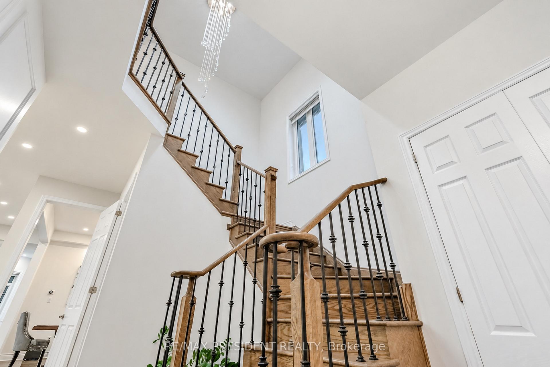 Photo 6 of 31 Monarch Drive, Halton Hills, Georgetown — HOMEH