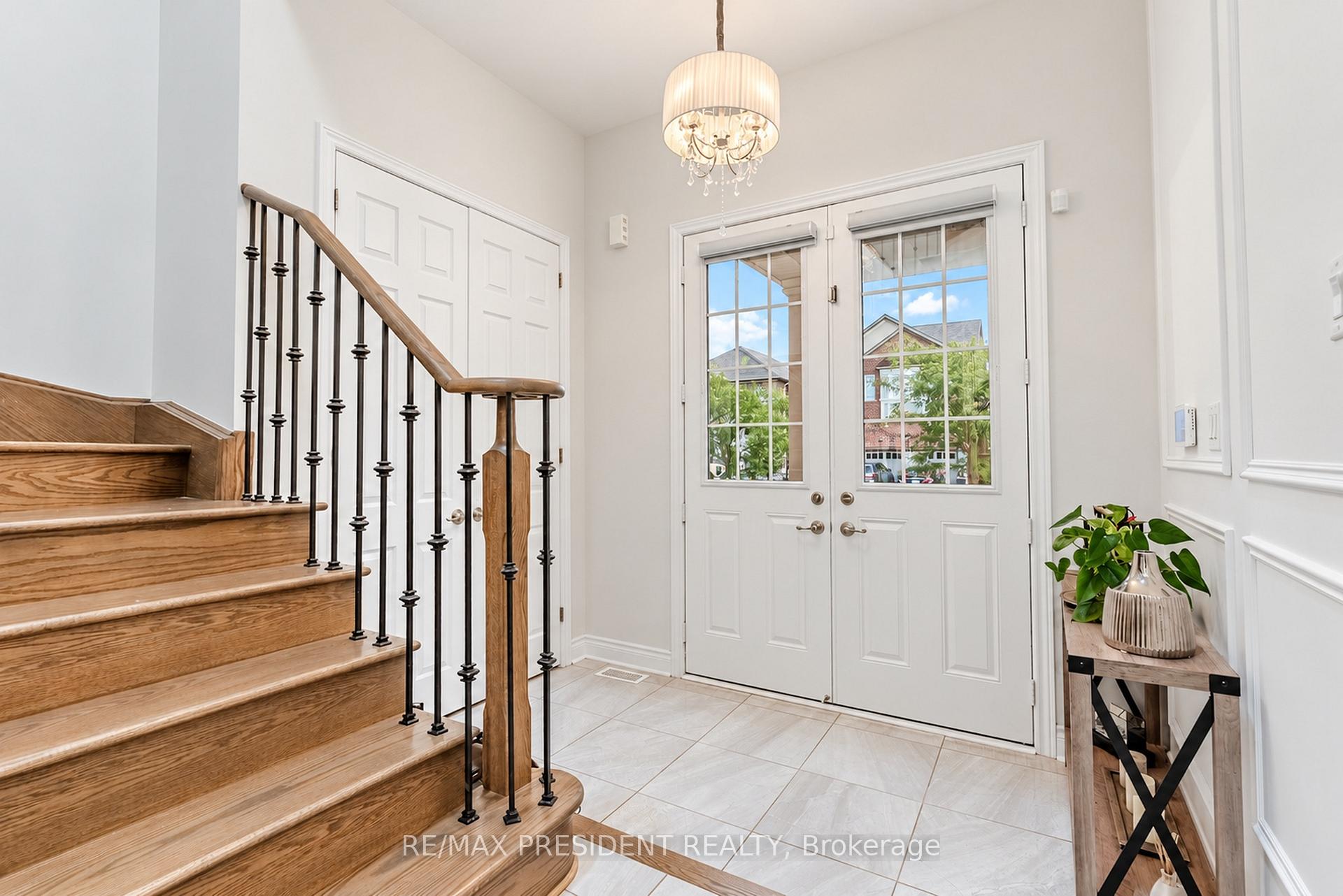 Photo 8 of 31 Monarch Drive, Halton Hills, Georgetown — HOMEH