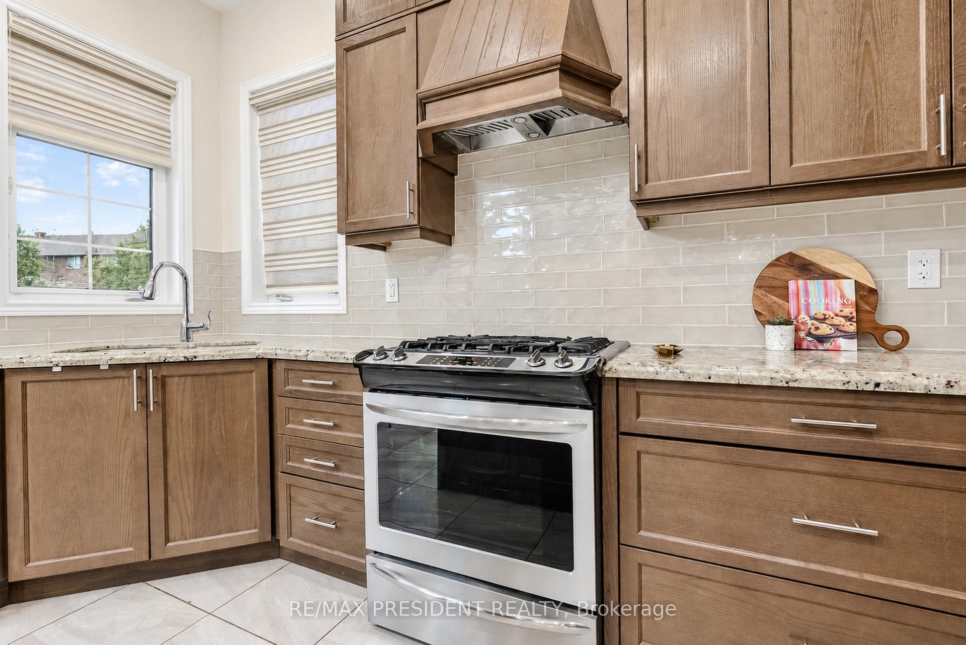 Photo 19 of 31 Monarch Drive, Halton Hills, Georgetown — HOMEH