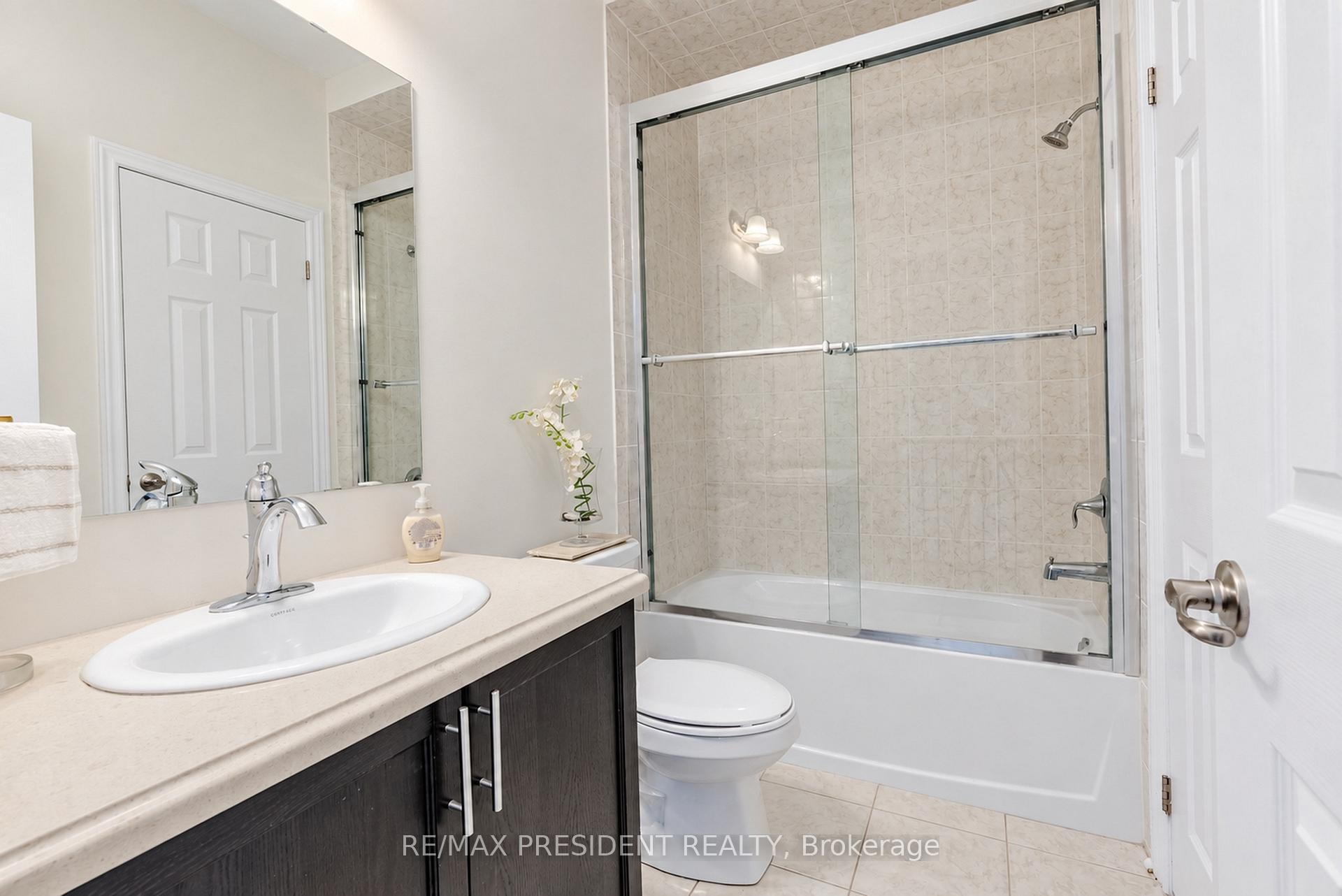 Photo 32 of 31 Monarch Drive, Halton Hills, Georgetown — HOMEH