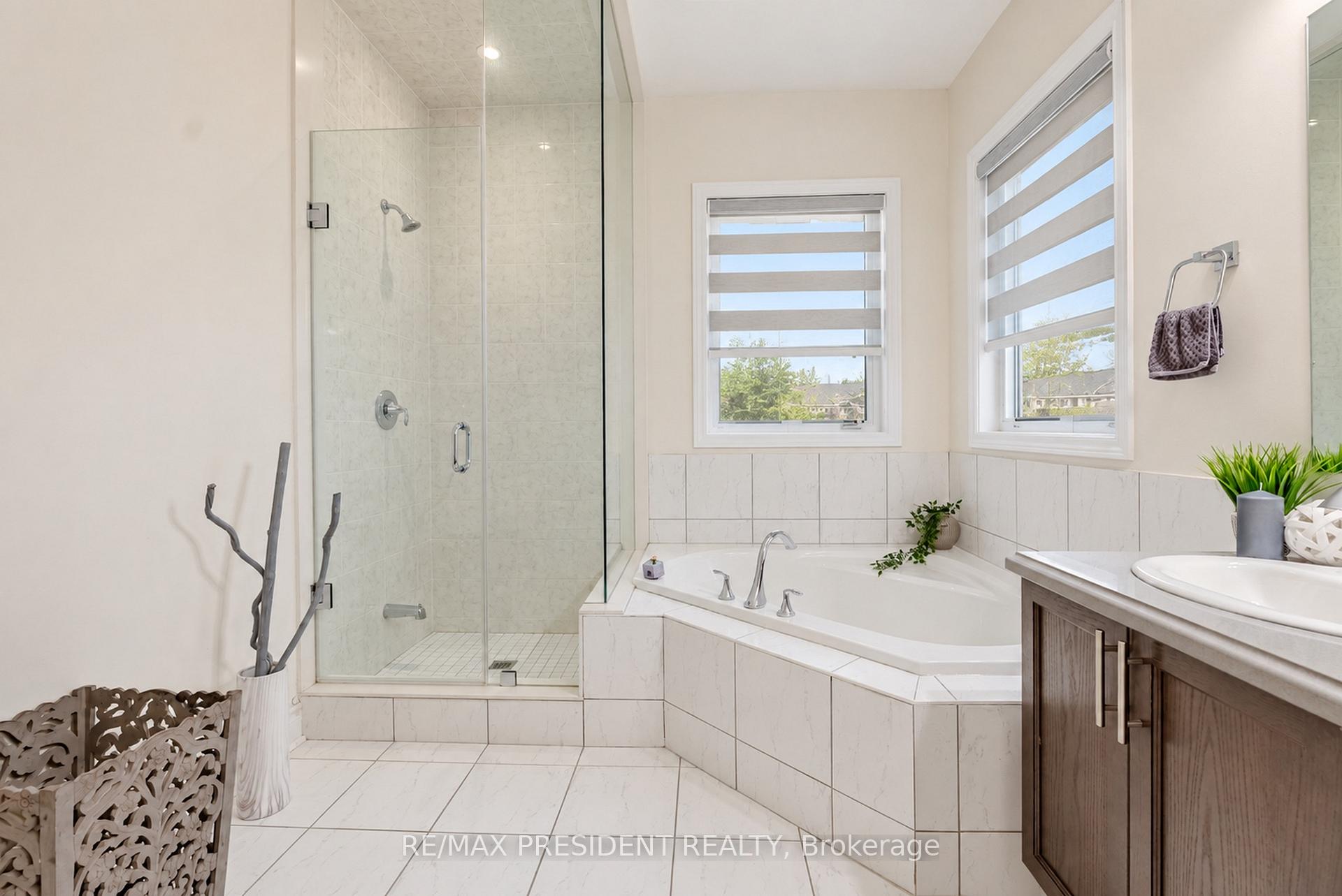 Photo 37 of 31 Monarch Drive, Halton Hills, Georgetown — HOMEH