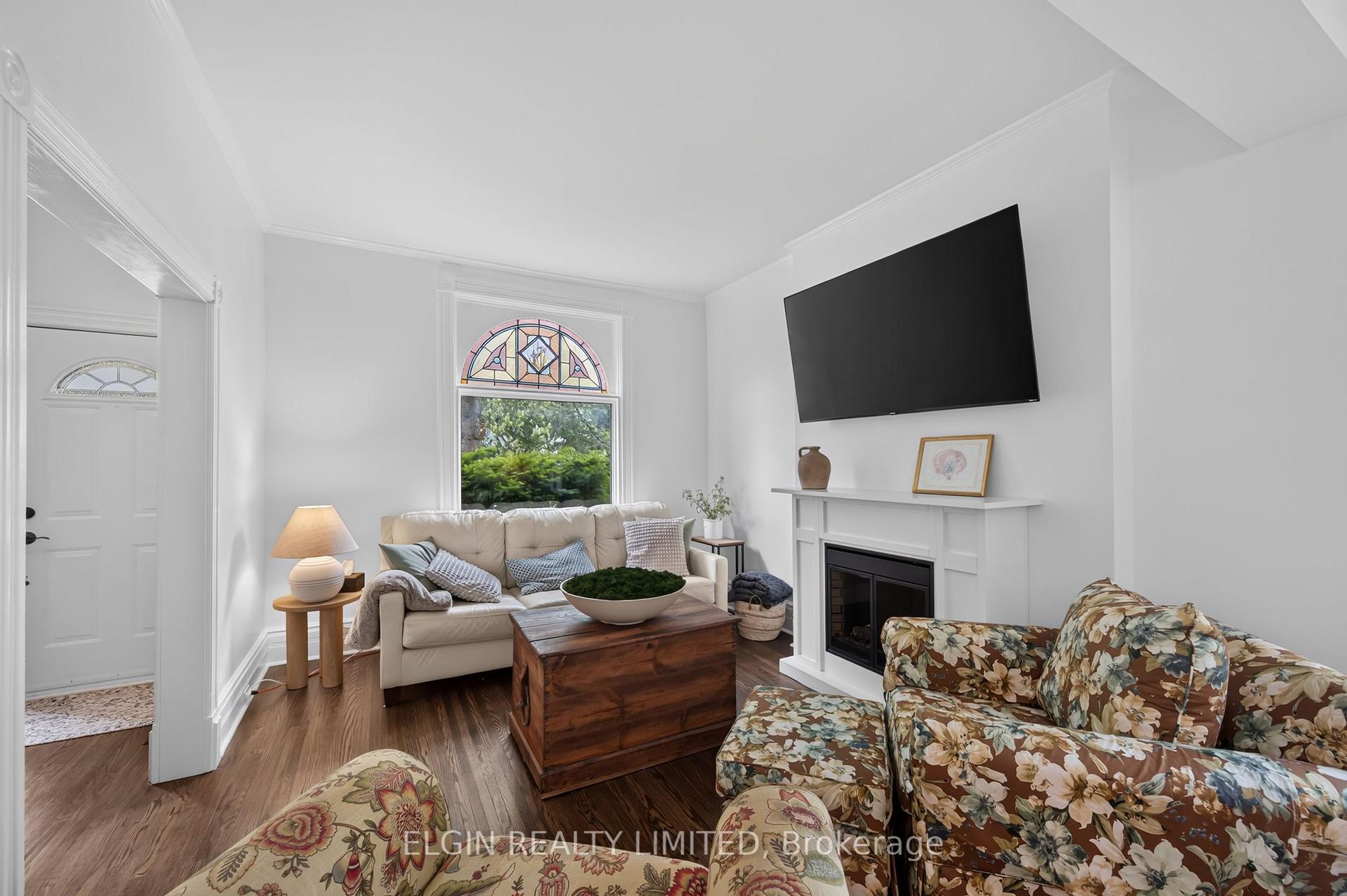 Photo 3 of 25 Locust Street, St. Thomas — HOMEH