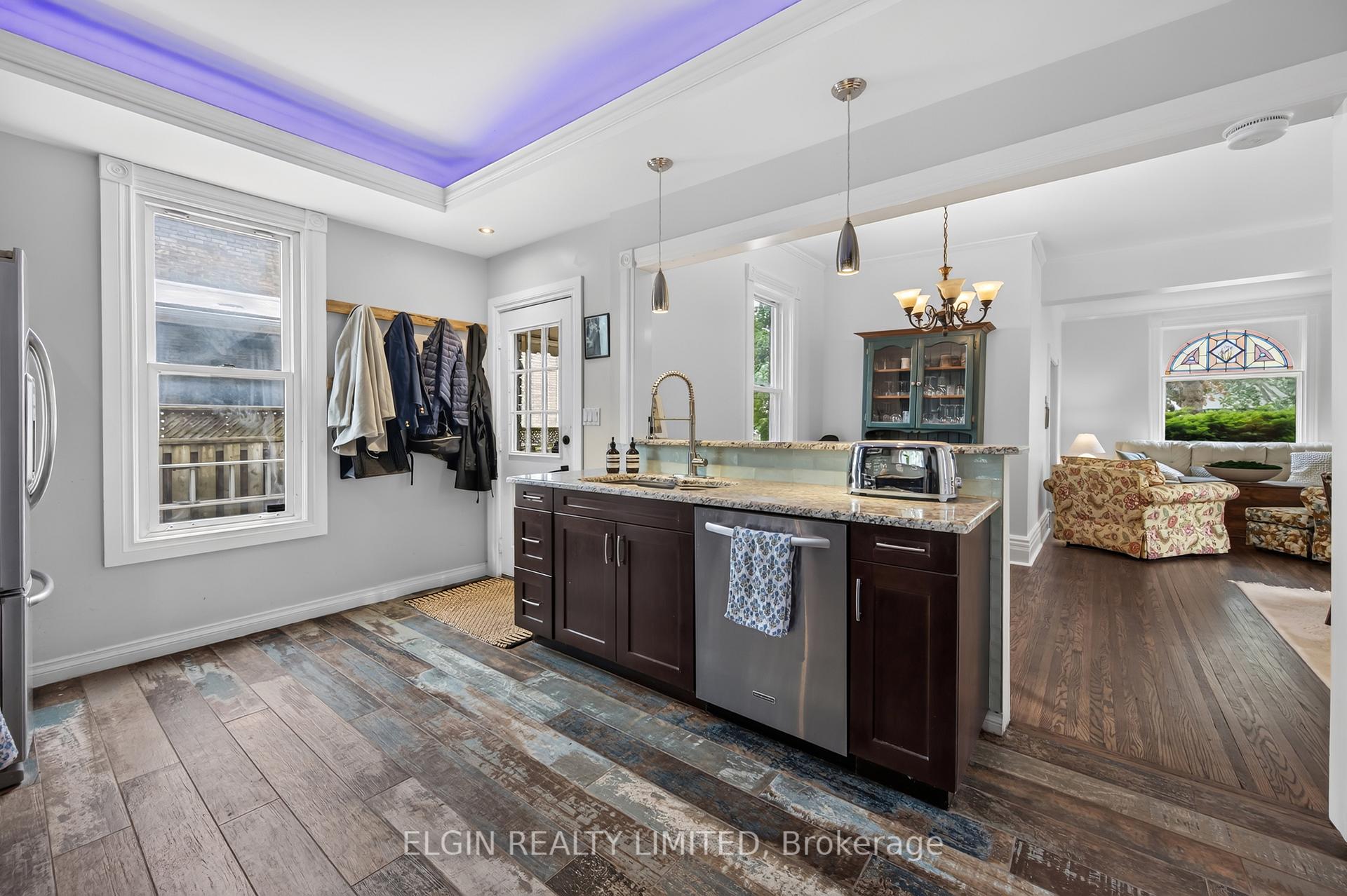 Photo 8 of 25 Locust Street, St. Thomas — HOMEH