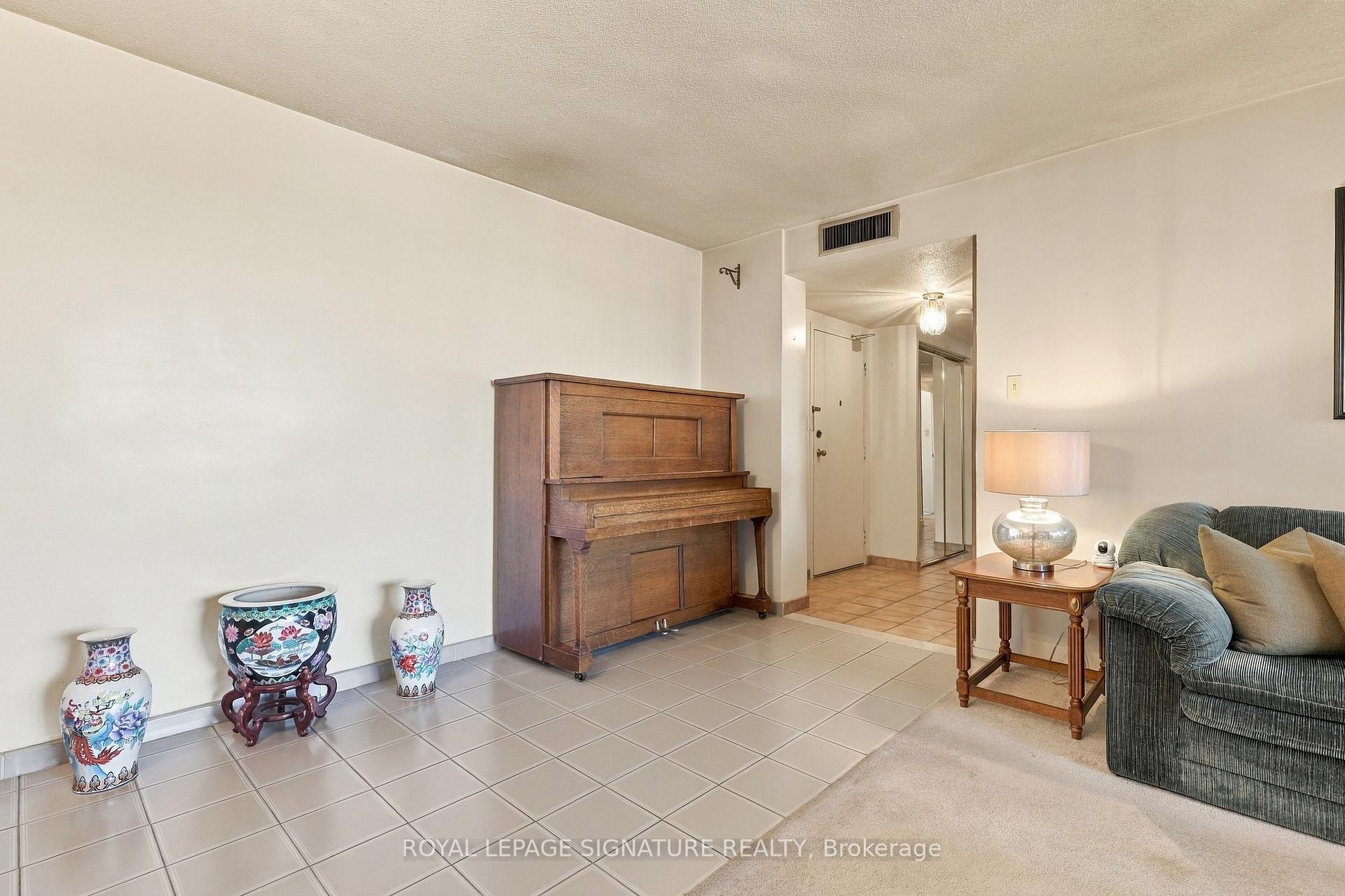 Photo 6 of Unit 539, 2645 Jane Street, North York, Glenfield-Jane Heights — HOMEH