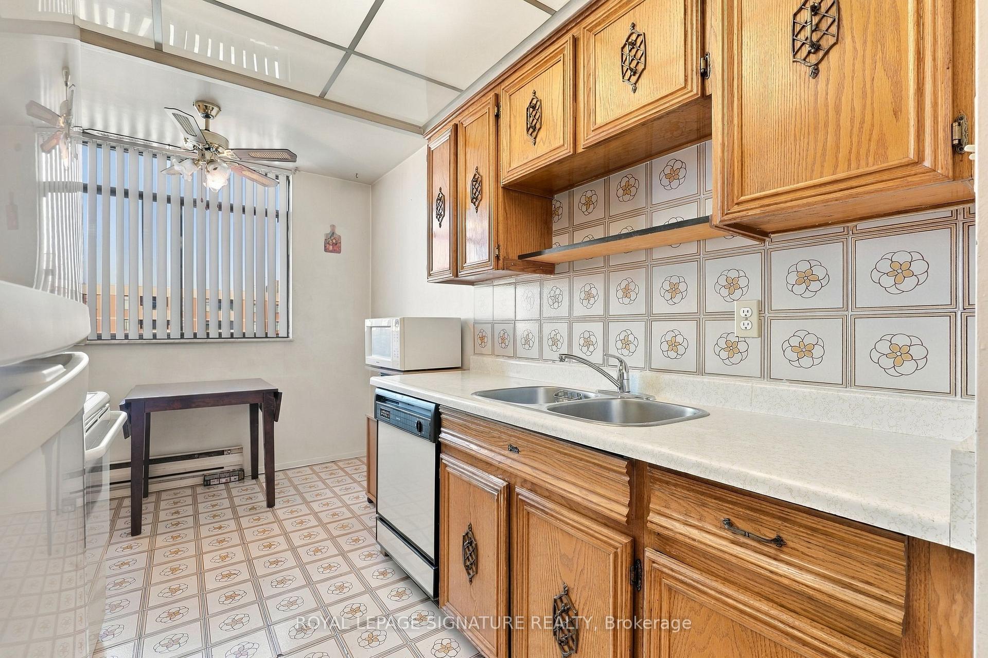 Photo 16 of Unit 539, 2645 Jane Street, North York, Glenfield-Jane Heights — HOMEH
