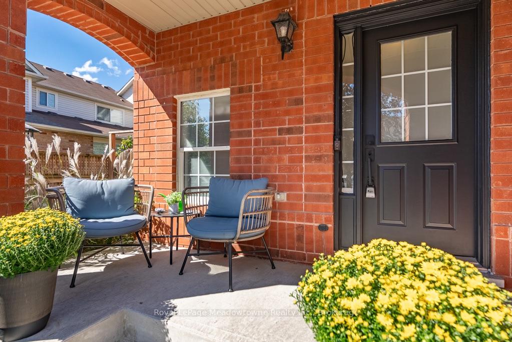 Photo 2 of 407 Baverstock Crescent, Milton, Clarke — HOMEH