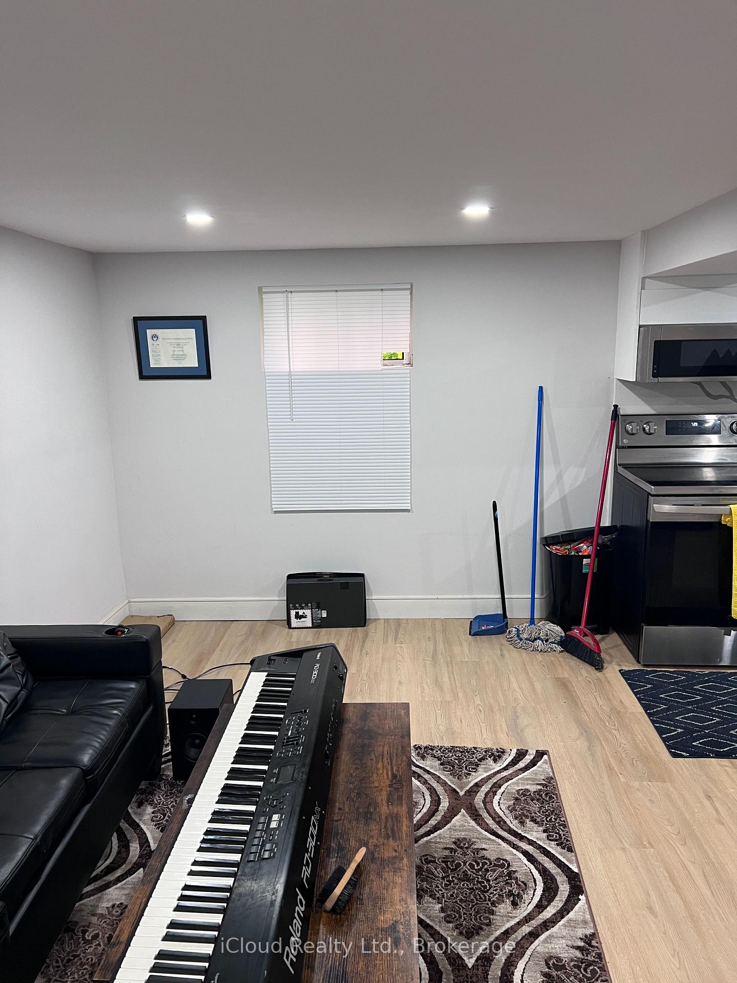 Photo 3 of 736 Annland Street, Pickering, Bay Ridges — HOMEH