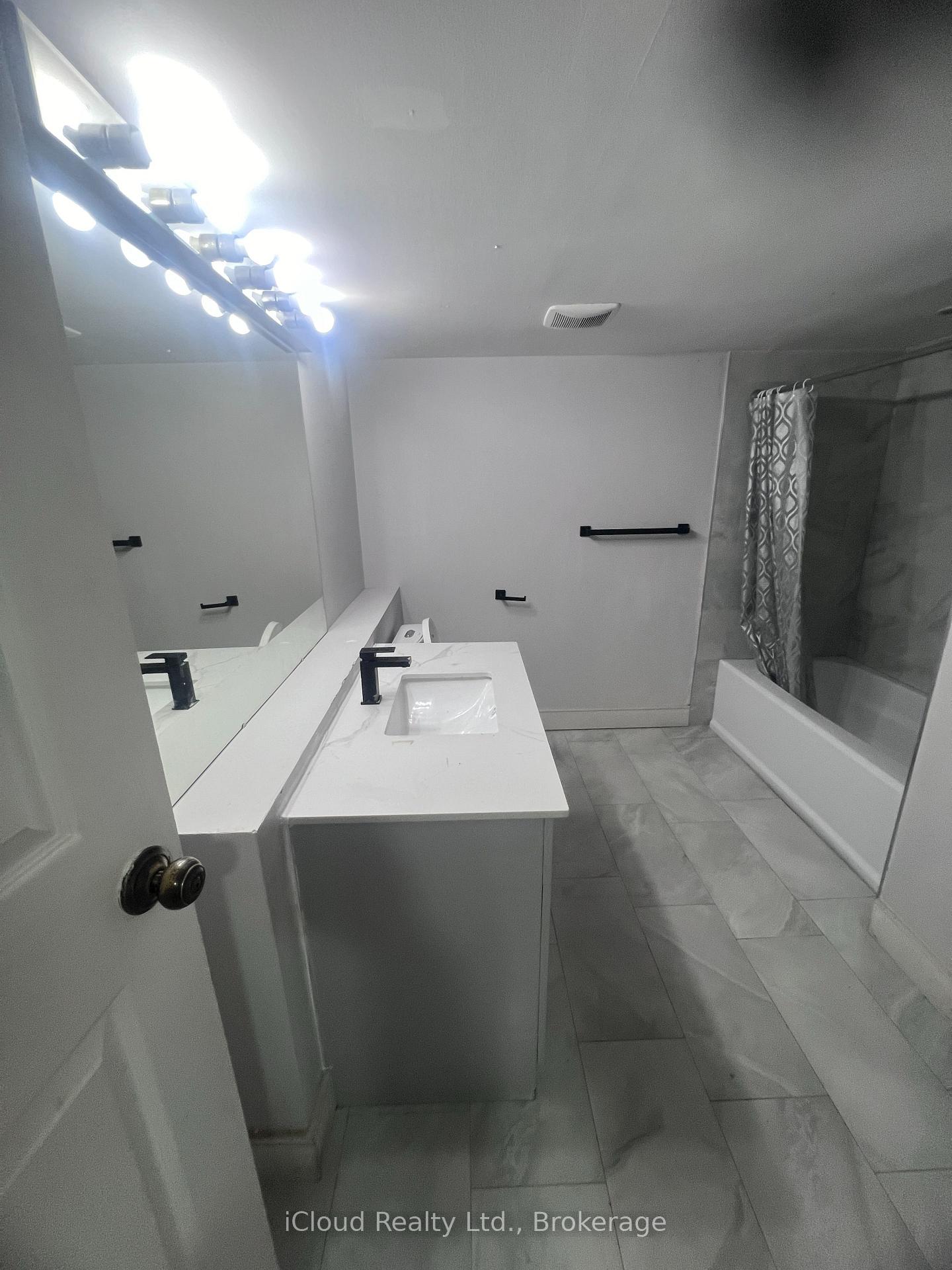Photo 12 of 736 Annland Street, Pickering, Bay Ridges — HOMEH