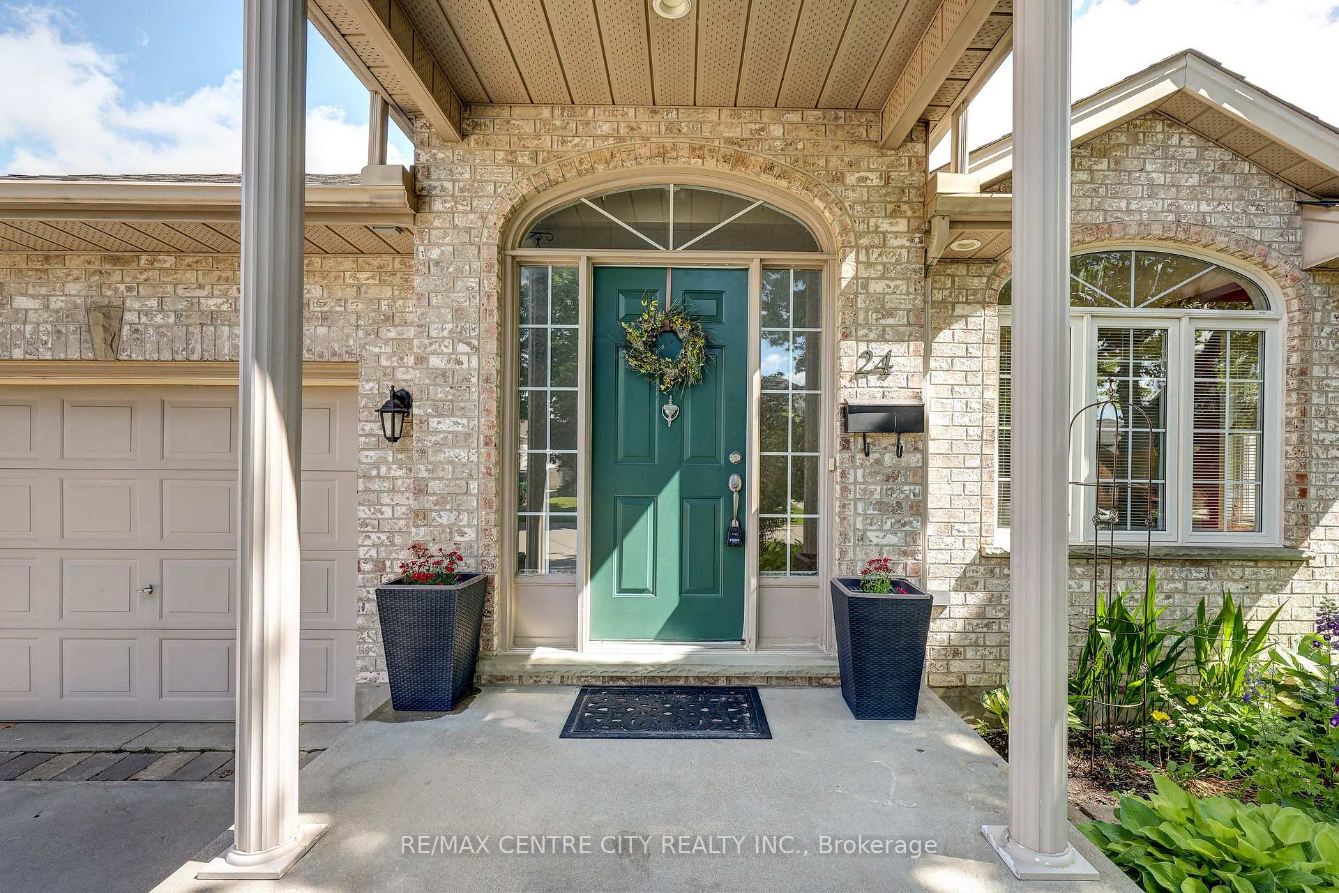 Photo 3 of 24 Schreyer Drive, St. Thomas — HOMEH