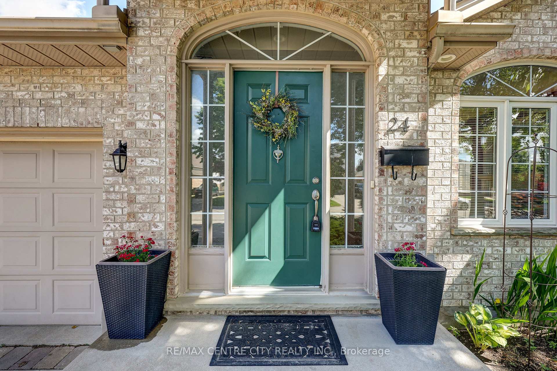 Photo 4 of 24 Schreyer Drive, St. Thomas — HOMEH
