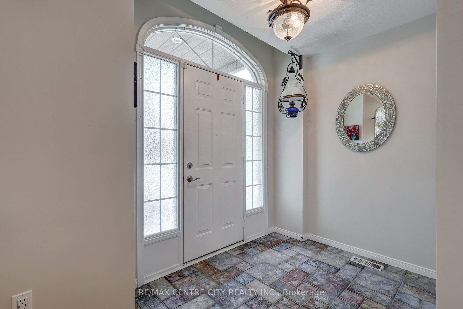 Photo 5 of 24 Schreyer Drive, St. Thomas — HOMEH