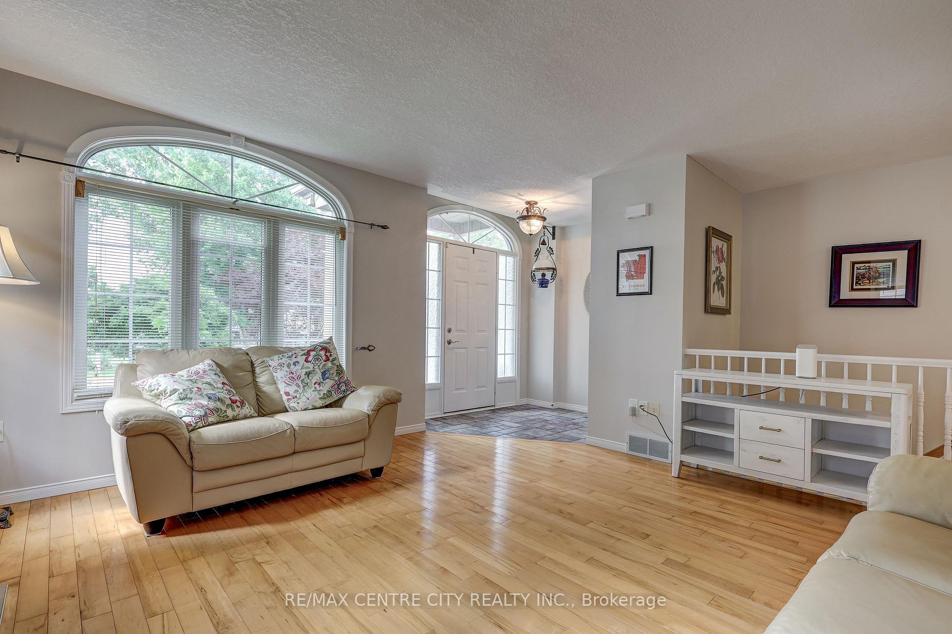 Photo 10 of 24 Schreyer Drive, St. Thomas — HOMEH